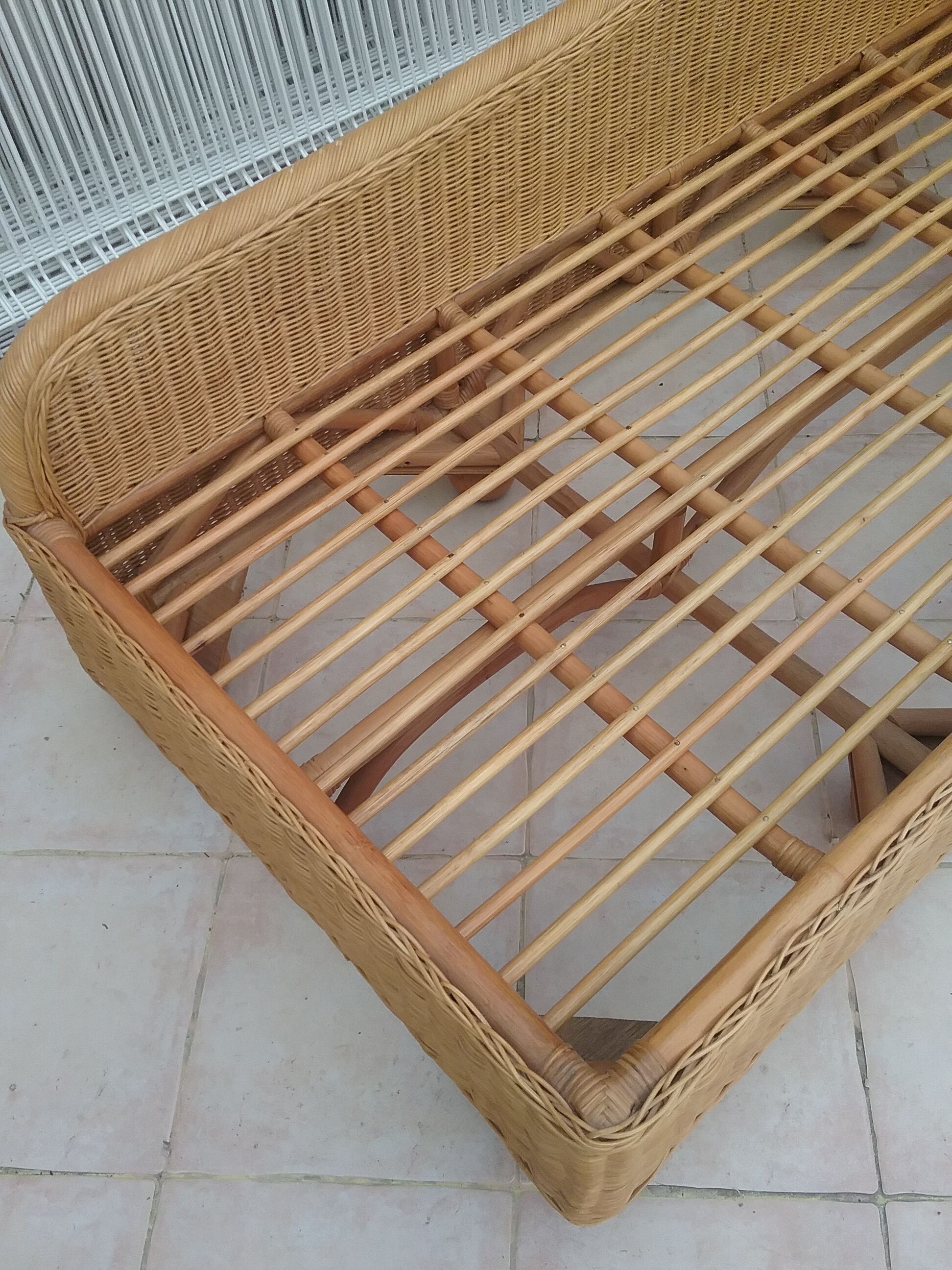 Rattan daybed