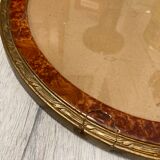 Oval frame imitation magnifying glass