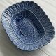 Plat en céramique bleu.