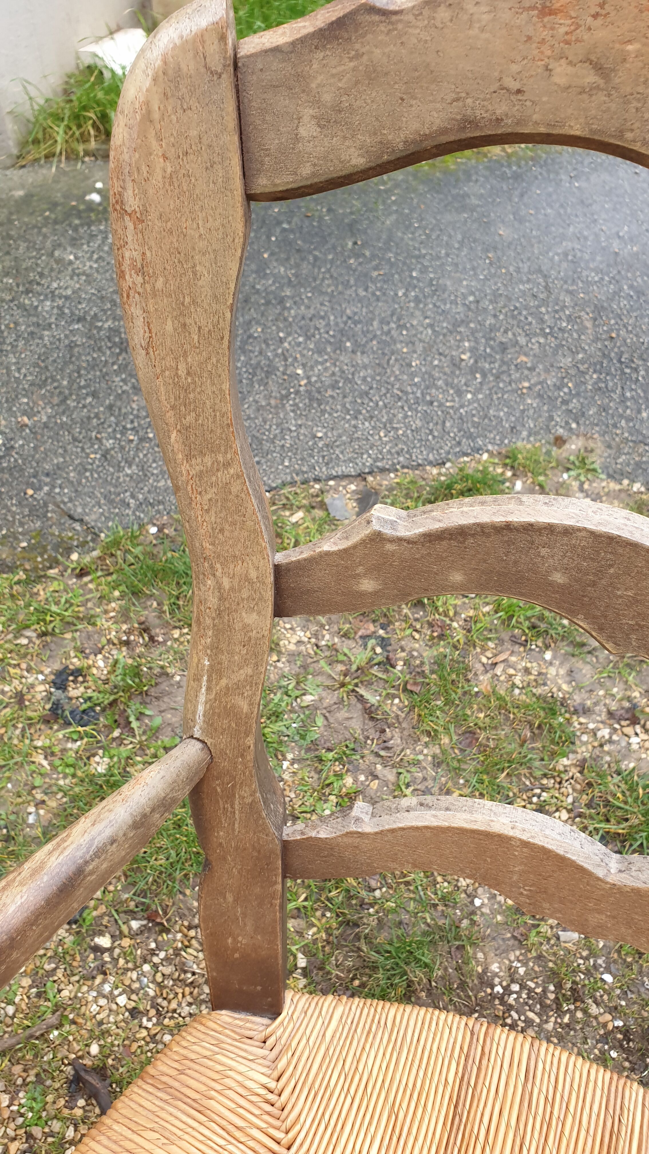 Rustic straw armchair