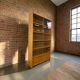 Étagère/vitrine/meuble de collection vintage en bois peu profond