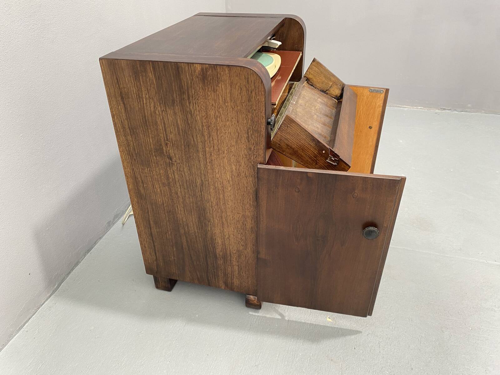 Fully renovated mid century cabinet with build-in turntable, Germany, 1950´s