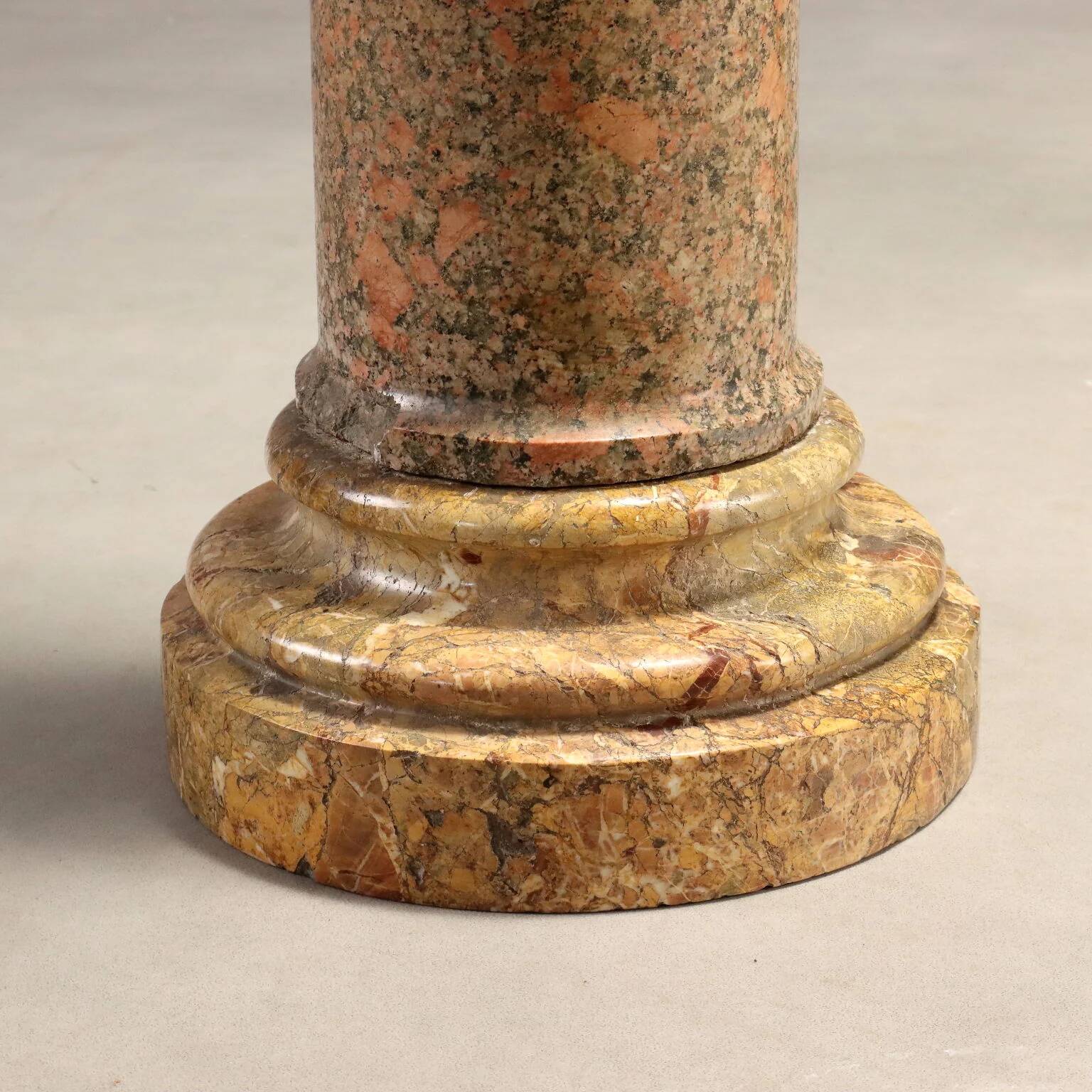 Paire de colonnes en marbre breccia et granit - Italie XIXe siècle