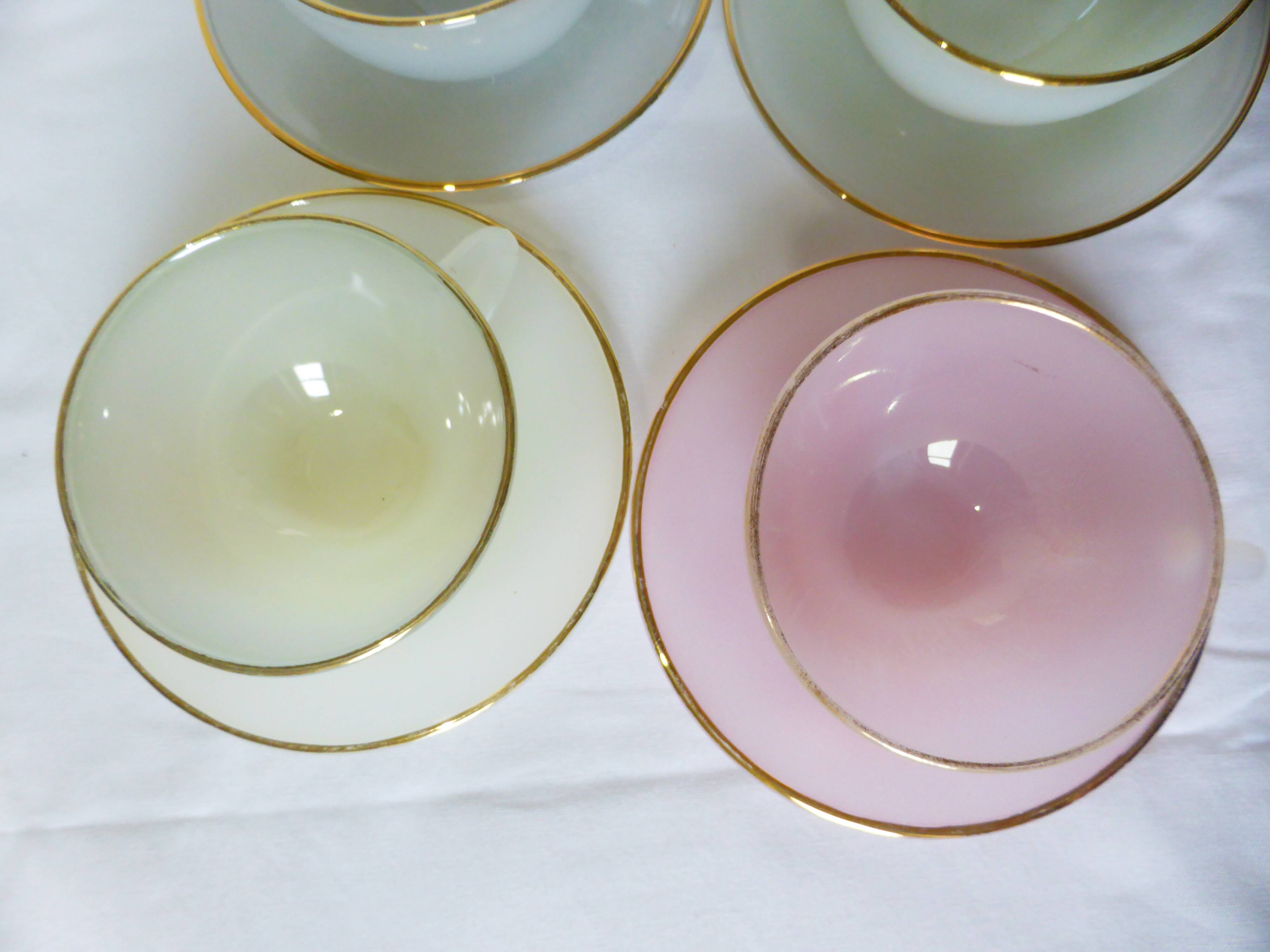 4 tasses et sous tasses harlequin vintage en arcopal 221043