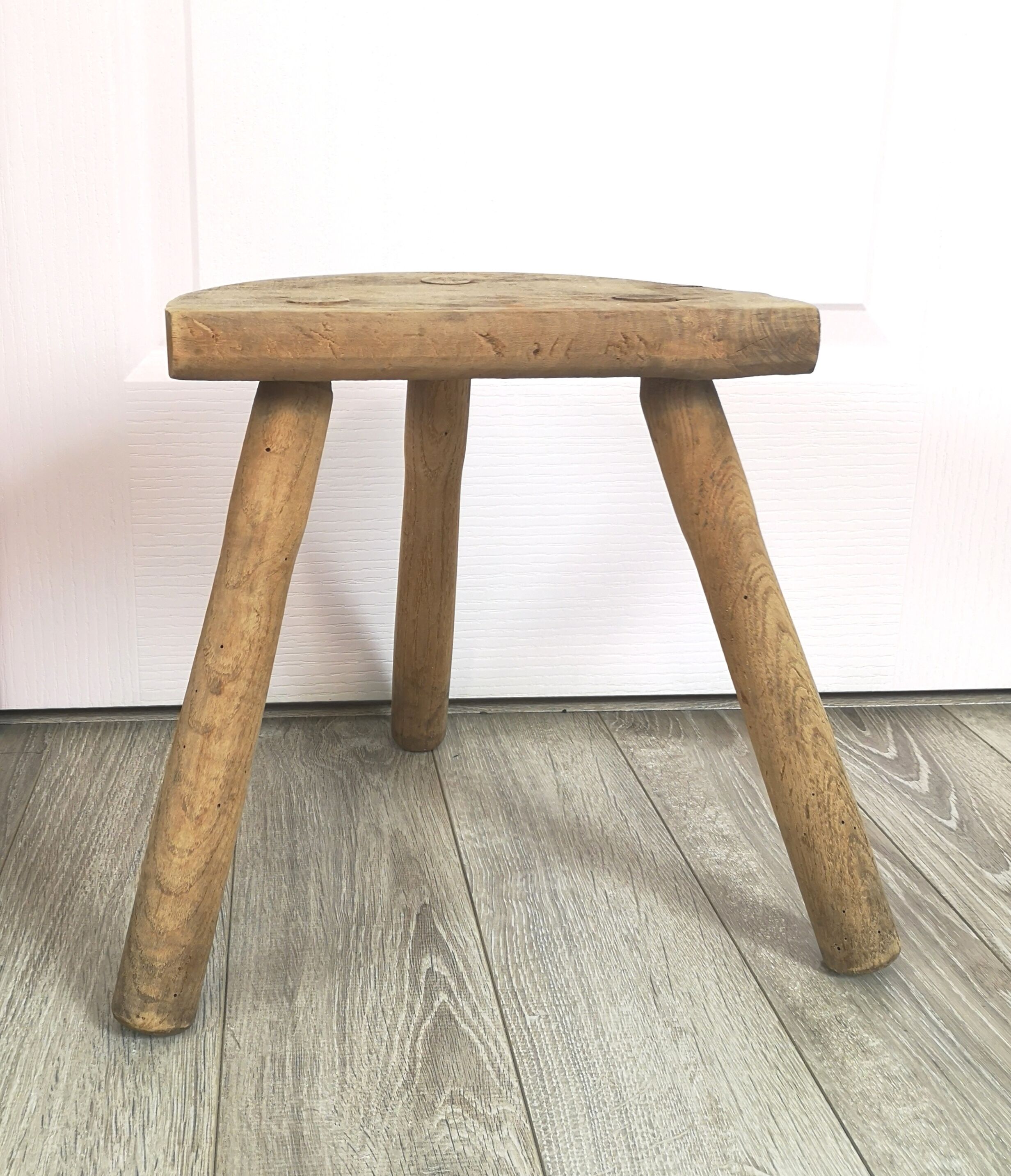 Tripod tabouret