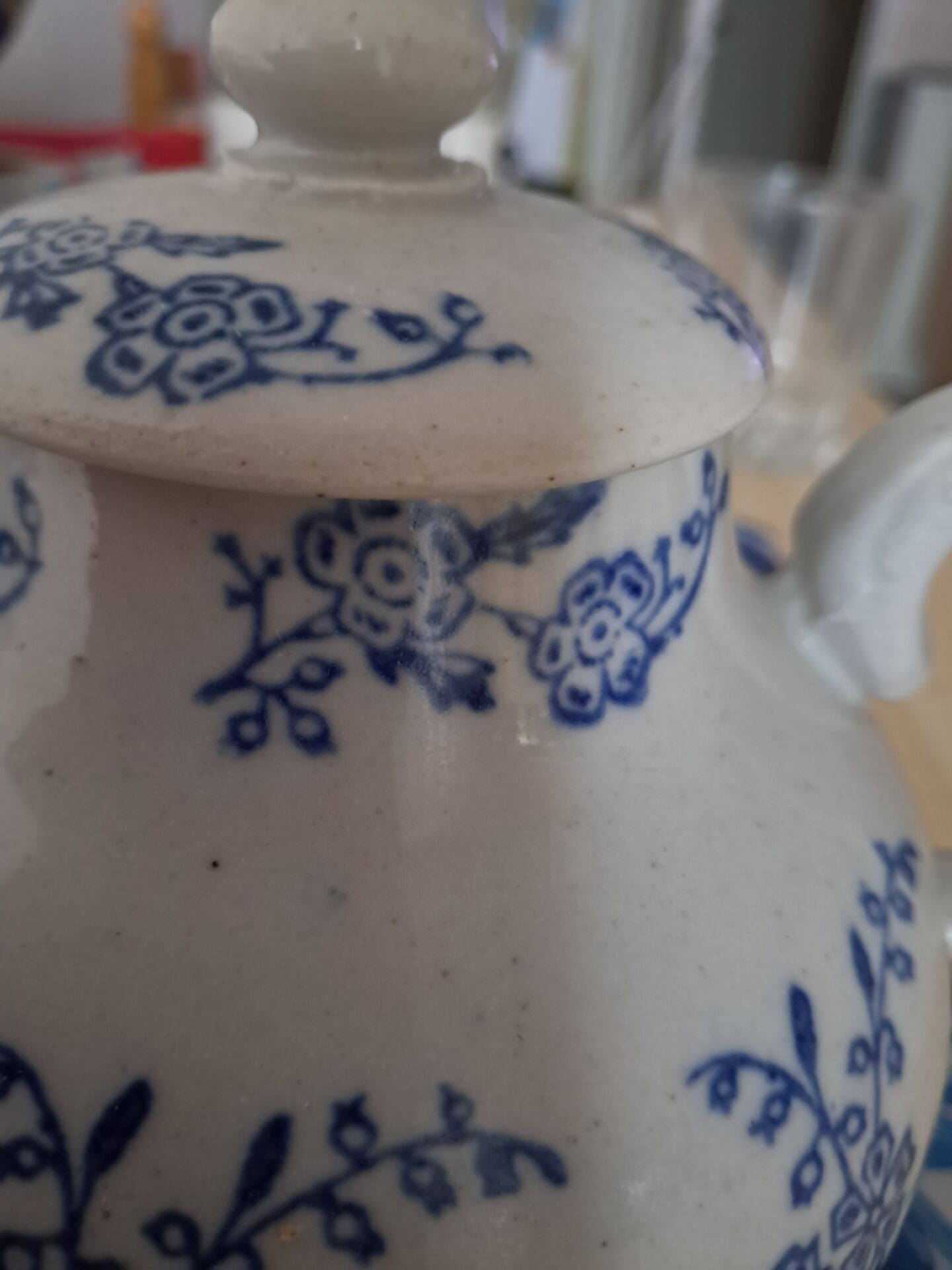Théière ancienne en grès