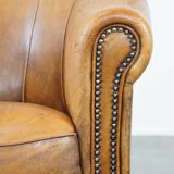 Fauteuil club en cuir de mouton patiné couleur cognac