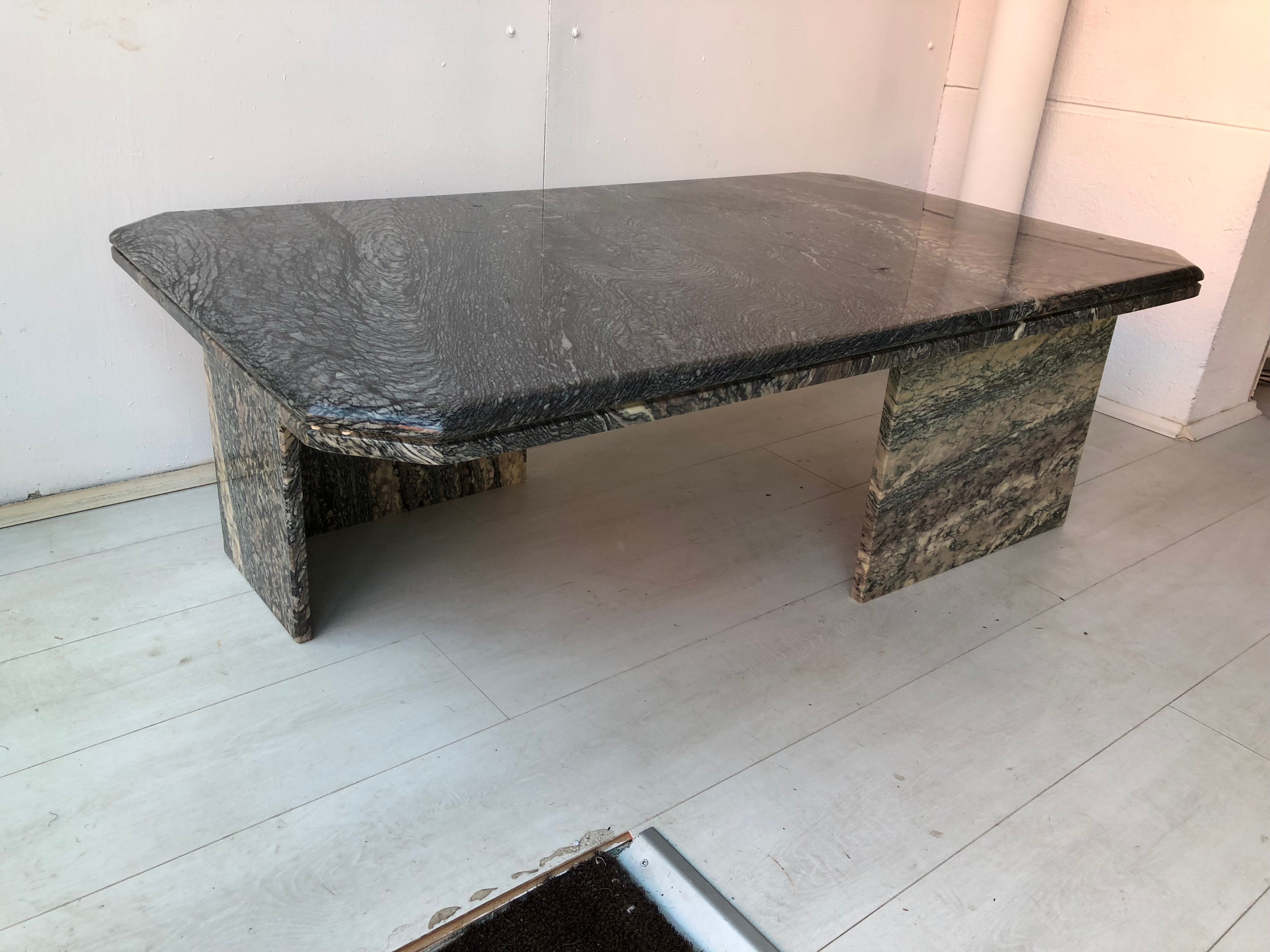 Table basse par Roche Bobois