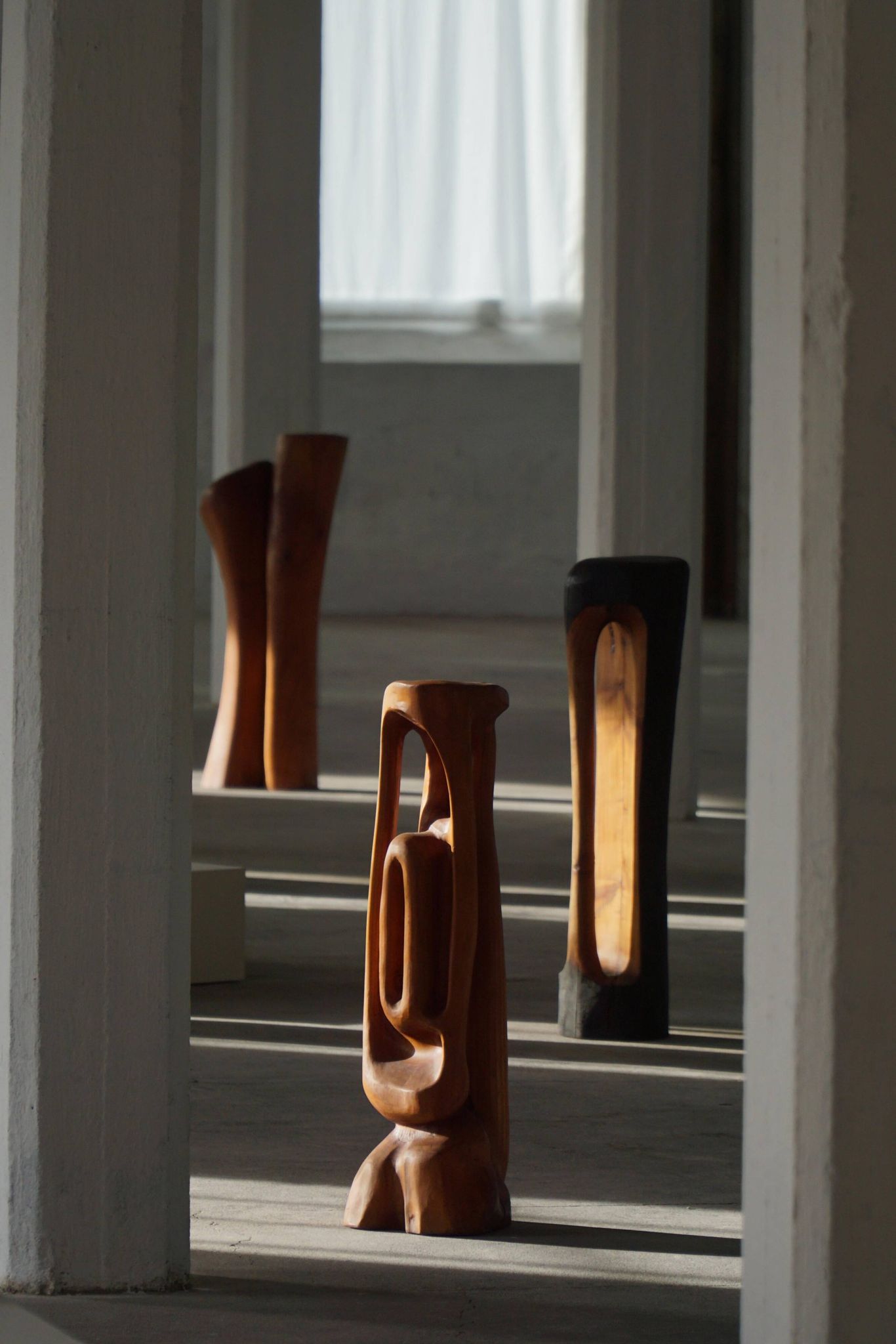 Large wooden sculpture "Woman" by Ole Wettergren, Danish modern, 1970s.