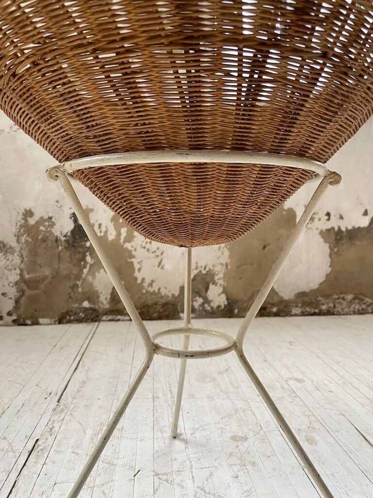 Wicker garden basket on tripod support