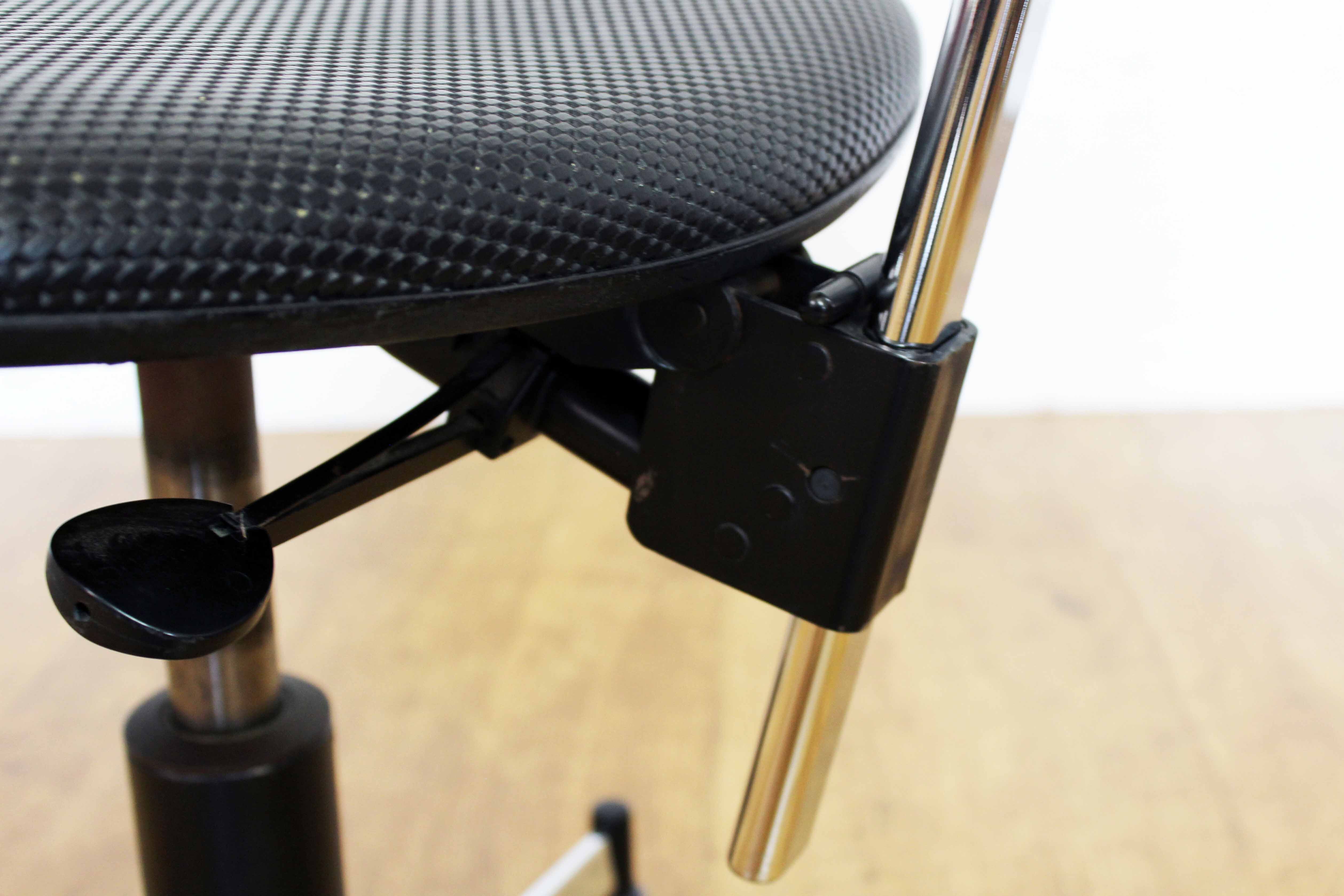 Giroflex office chair