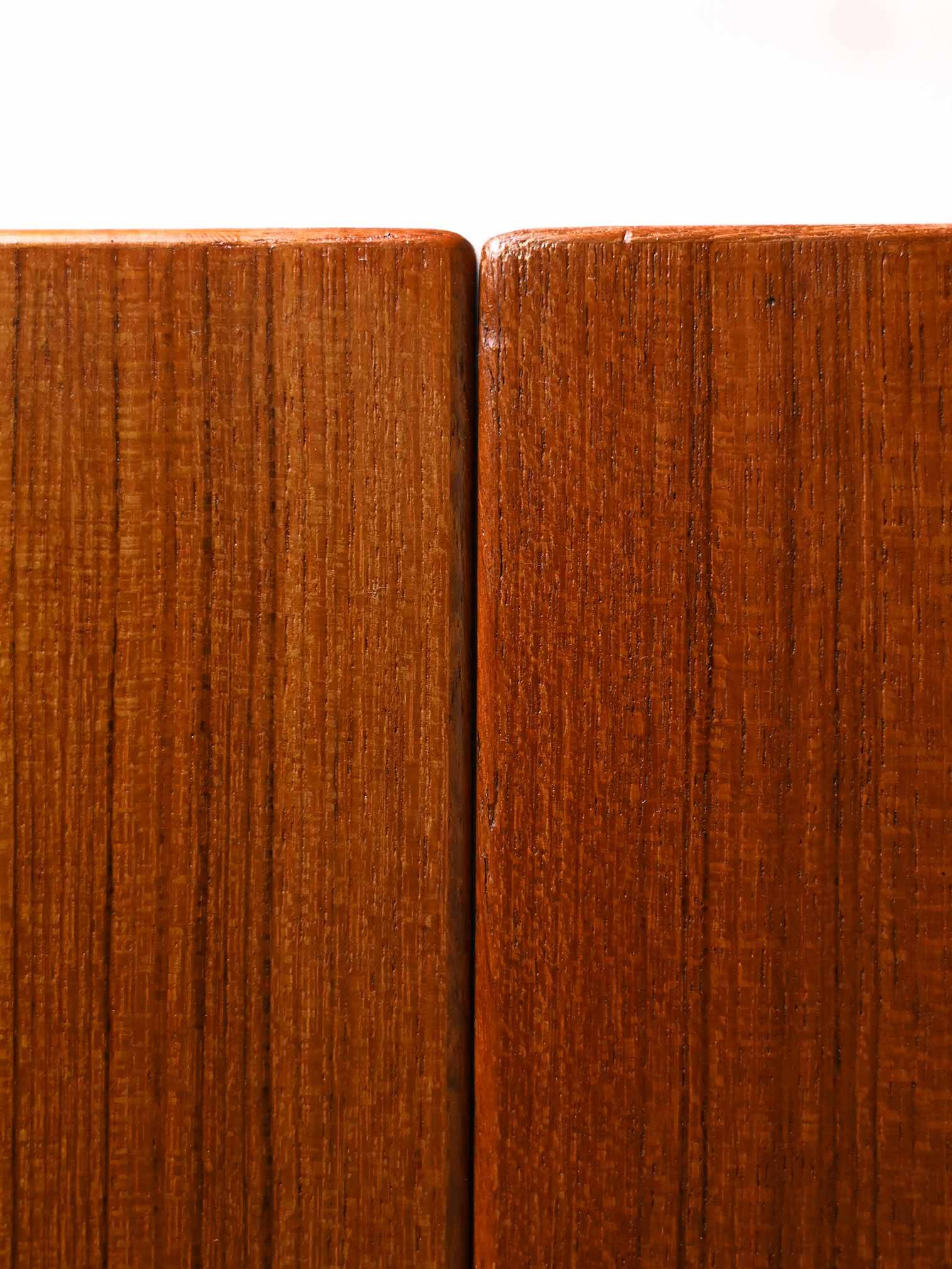 Scandinavian extending table