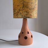 Openwork terracotta table lamp