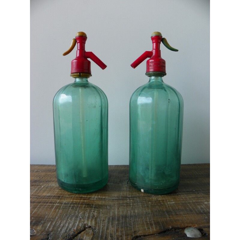 Two biuty old siphons.