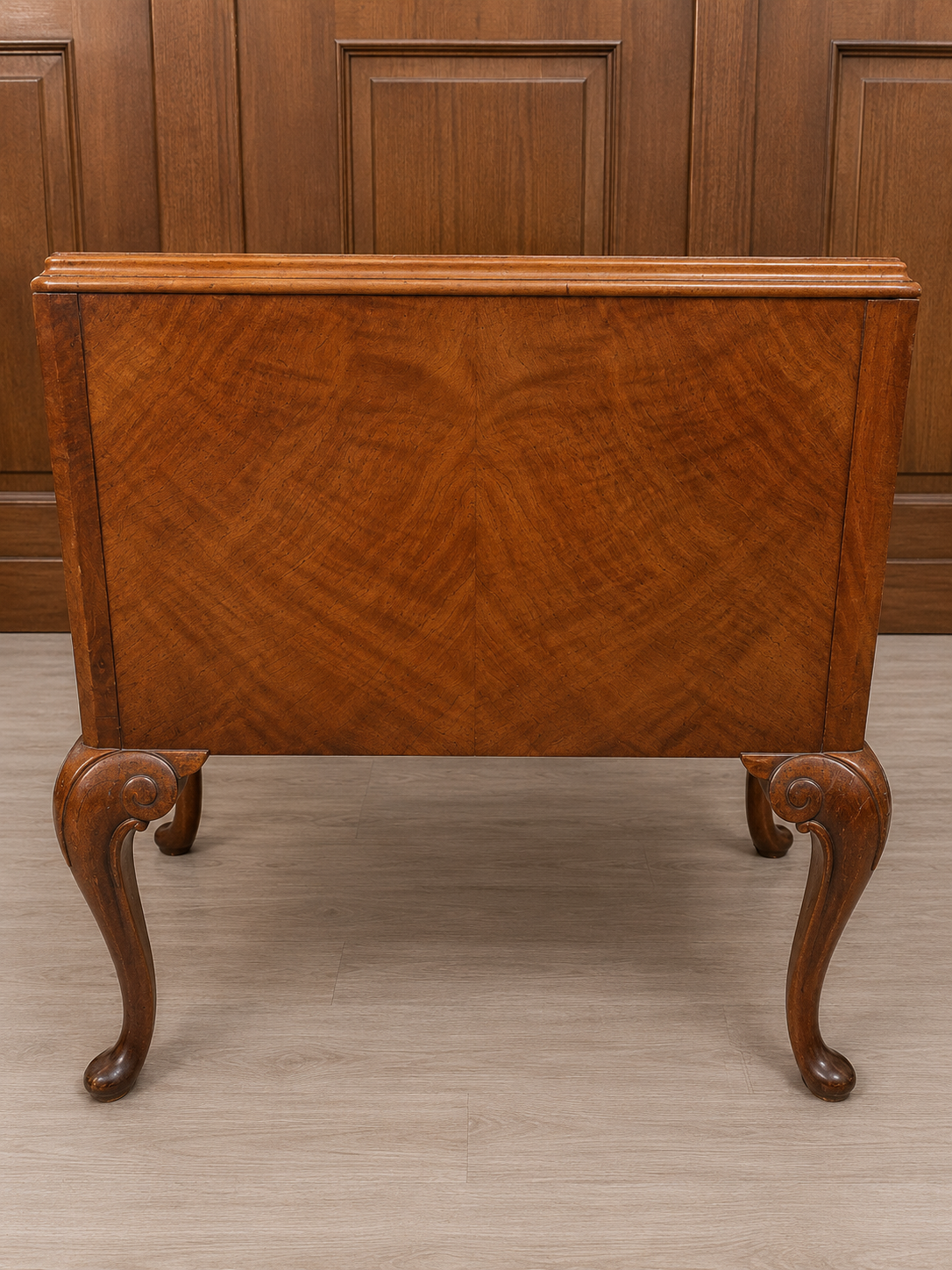 Bureau chippendale en loupe d orme
