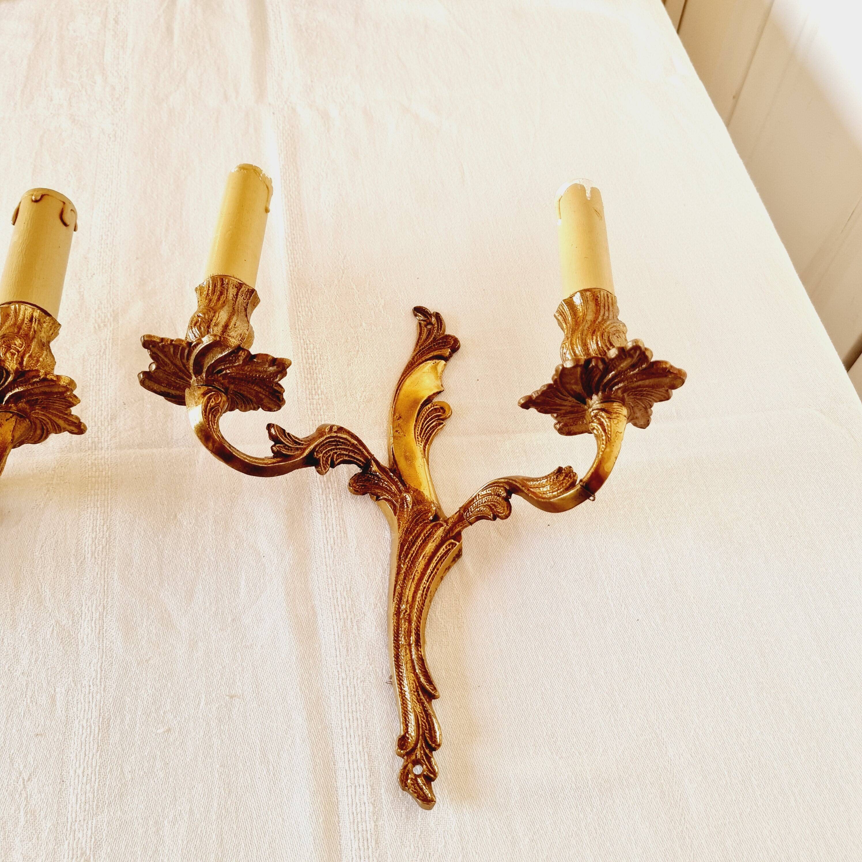 2 french bronze sconces from the beginning of the 20th century in louis xv rocaille style, electrical system