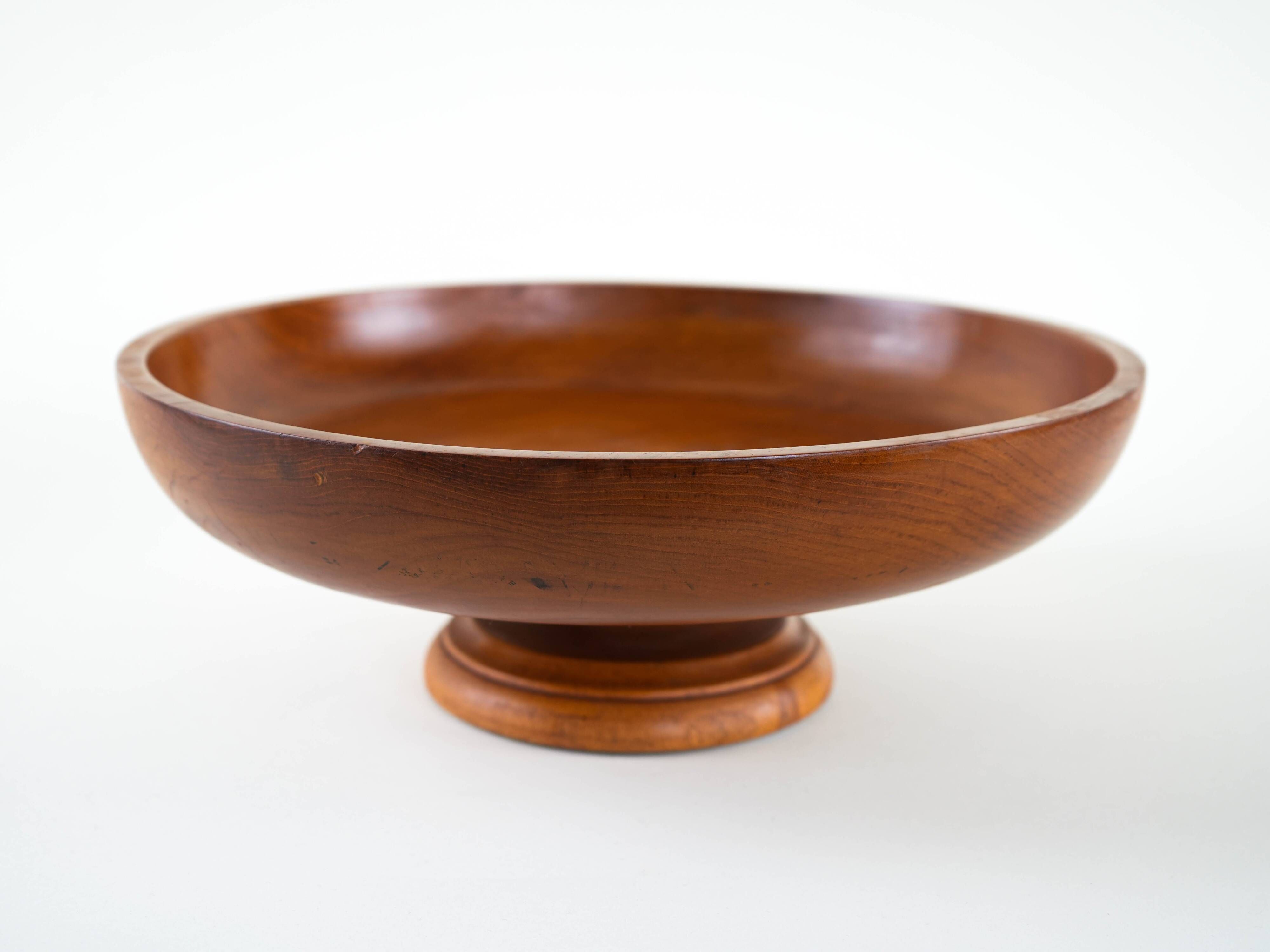 Danish solid teak wood platter on profiled base, 1970s Scandinavian craftsmanship