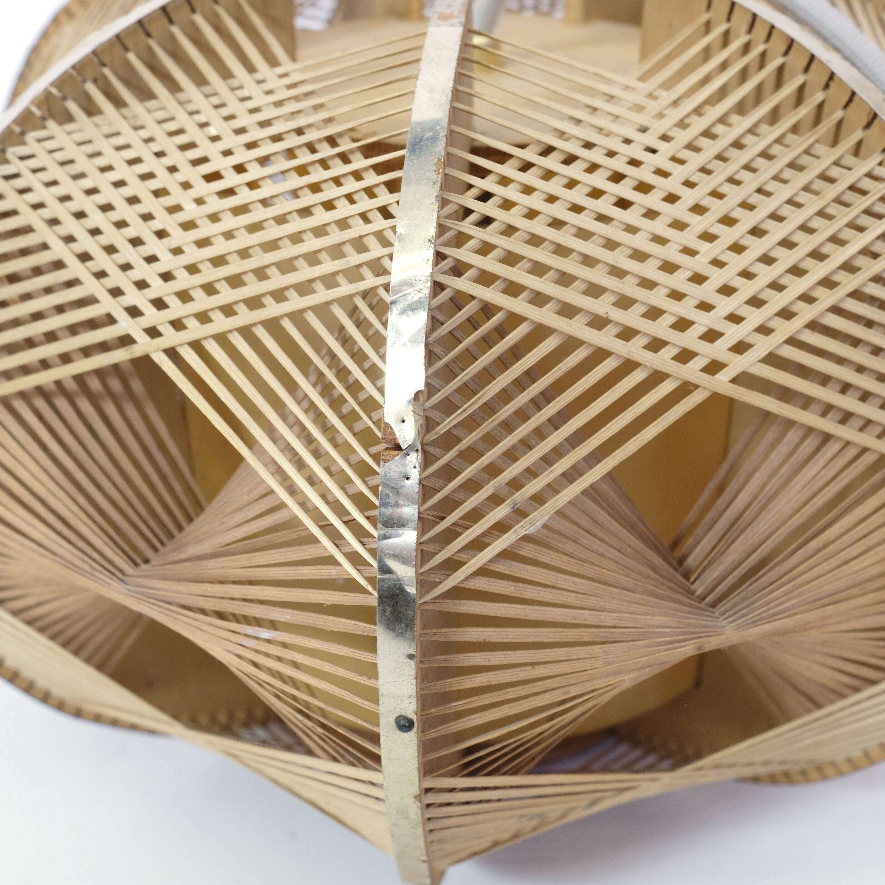 Suspension in wire and wood from the 1970s.