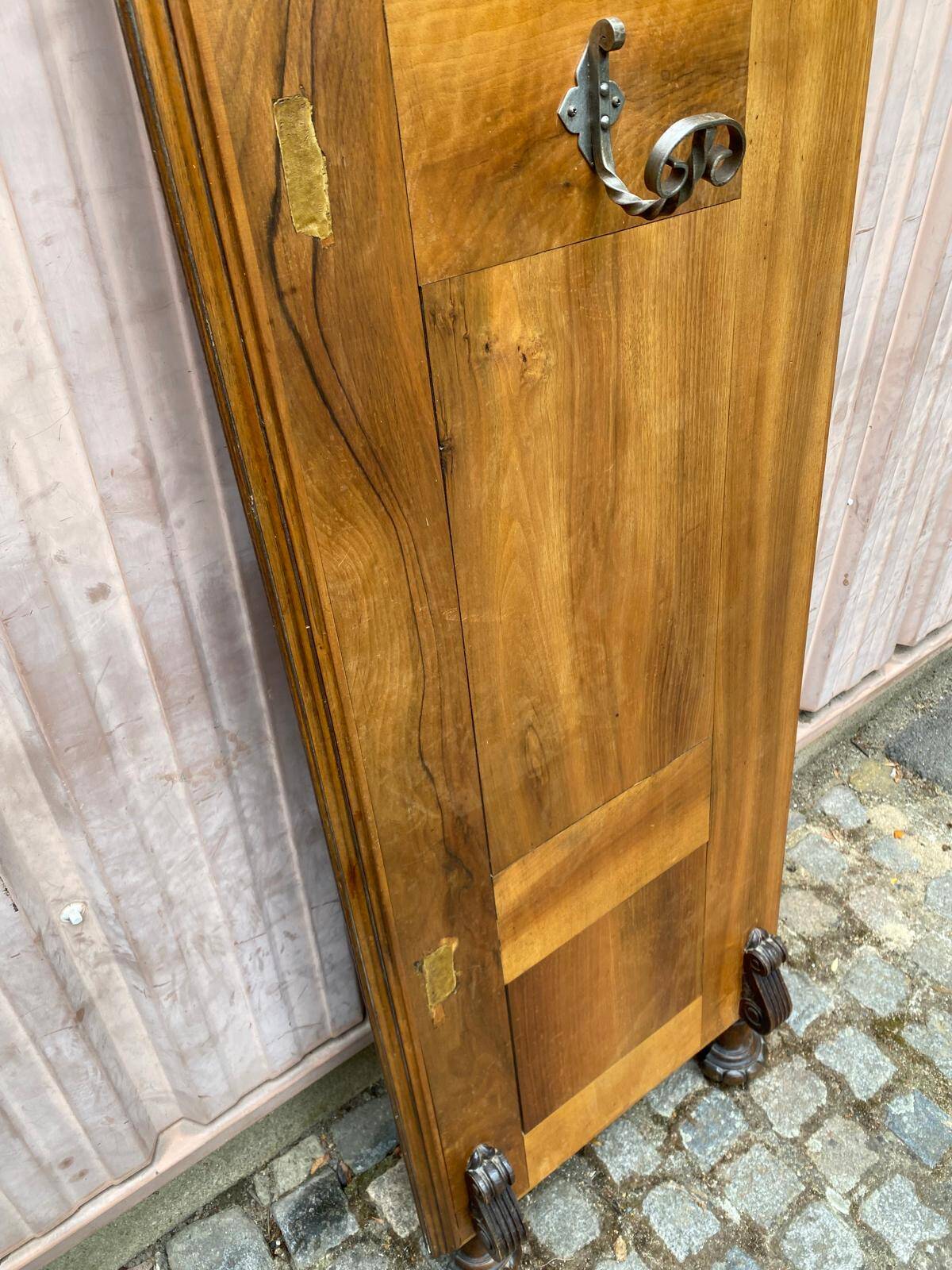 Vintage coat rack wardrobe in solid walnut from the 1930s.