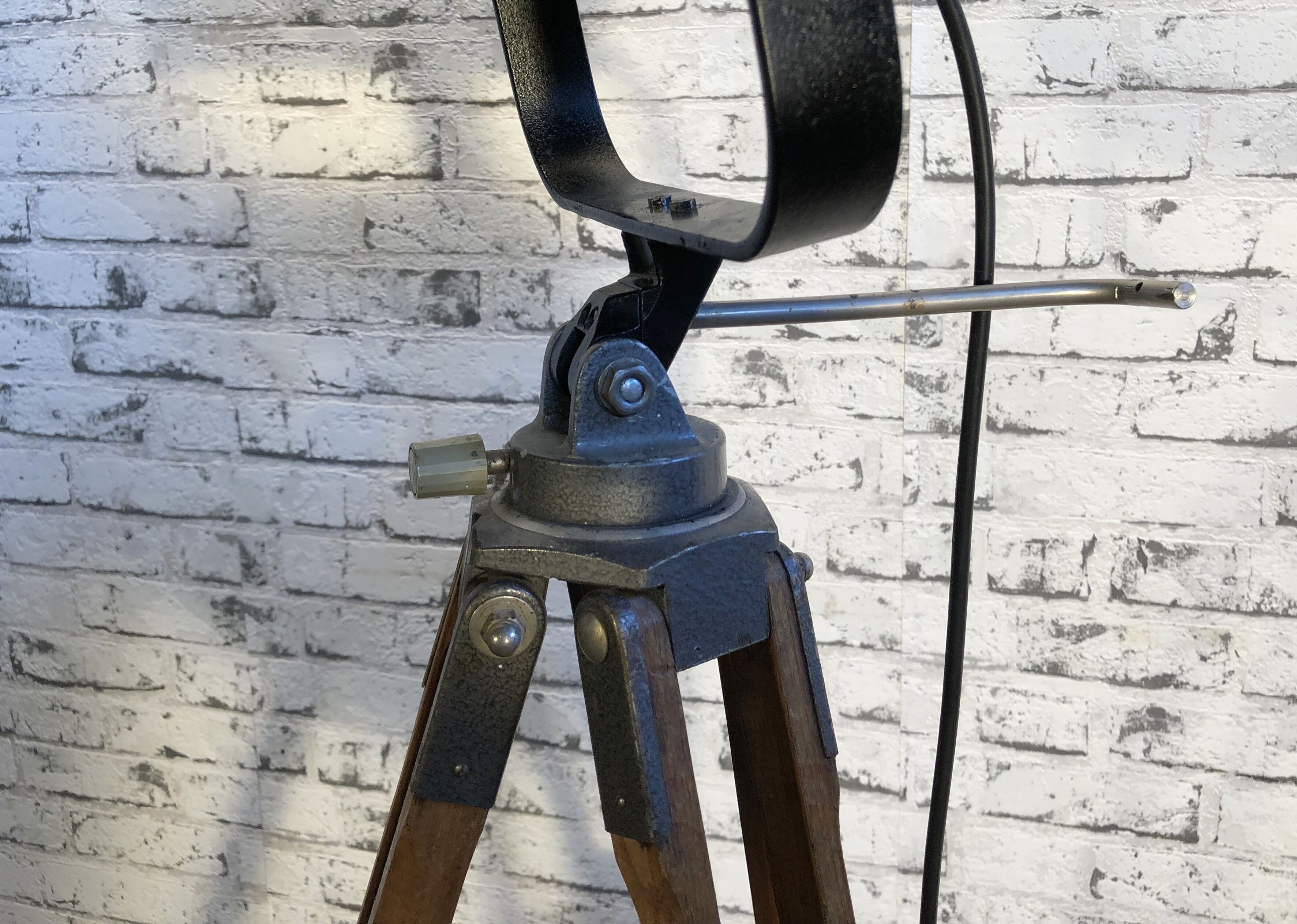 Projecteur de théâtre sur trépied vintage, années 1960