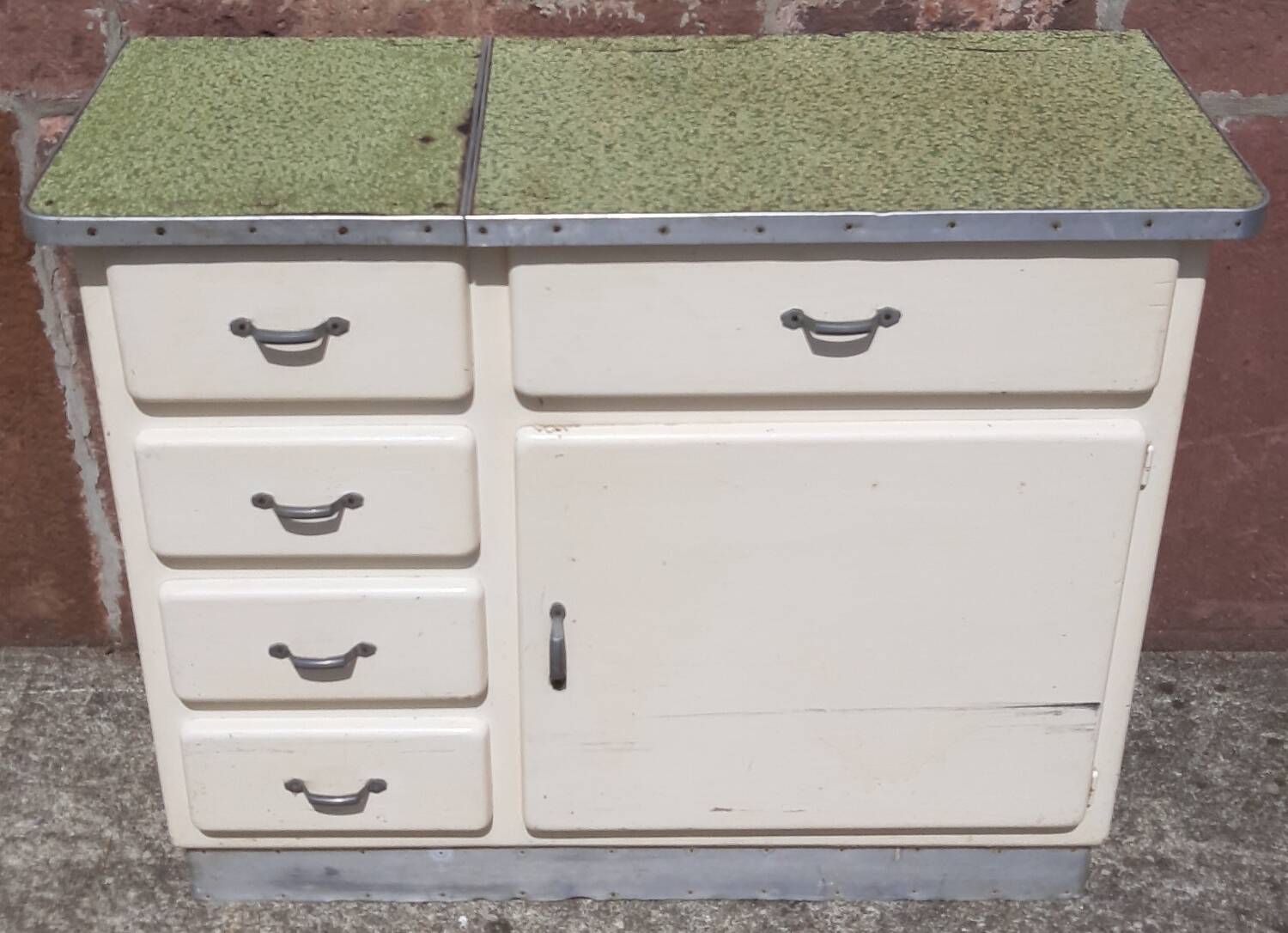 Kitchen buffet (1950s)
