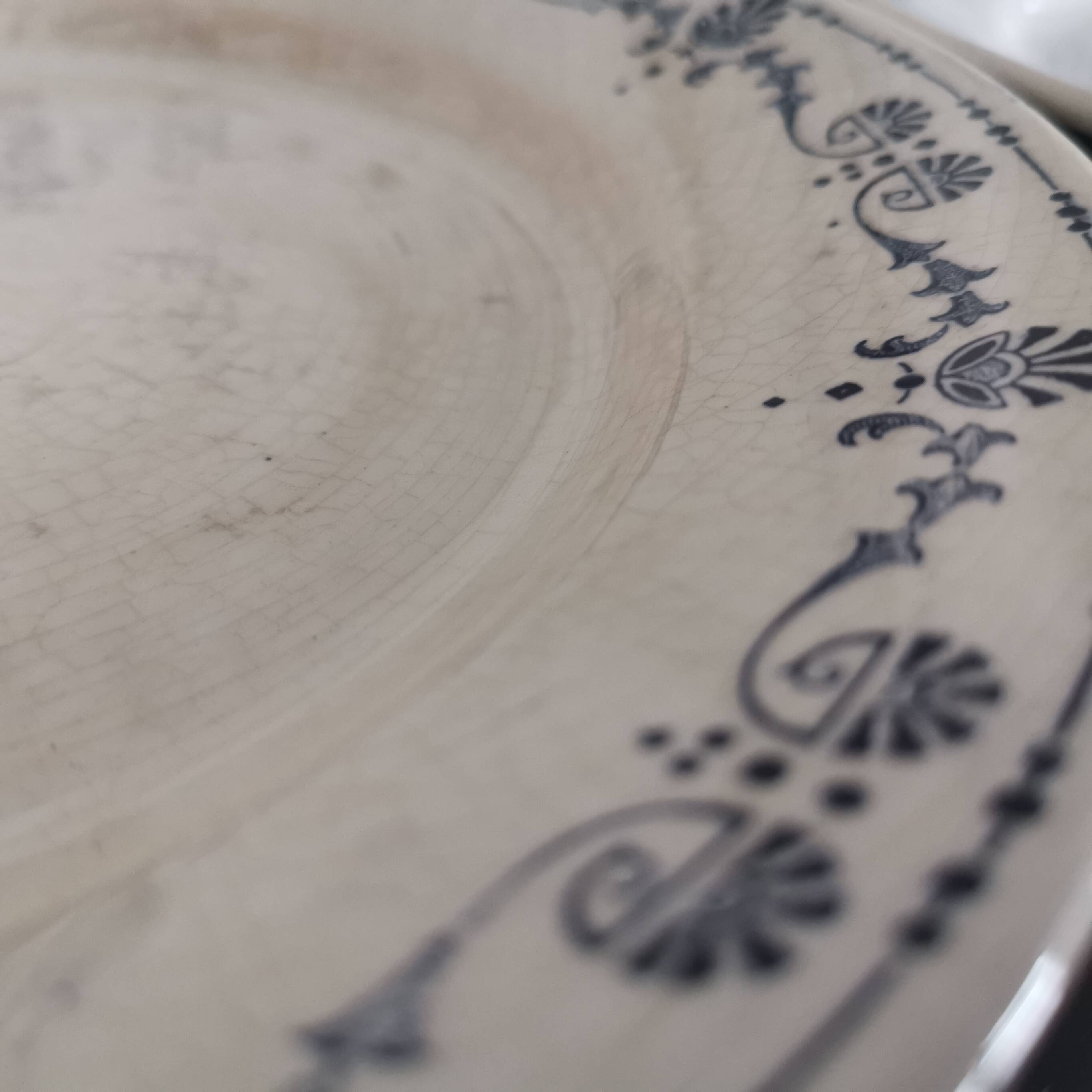 Old "Etruscan" flat plates in opaque porcelain from Gien Terre de Fer