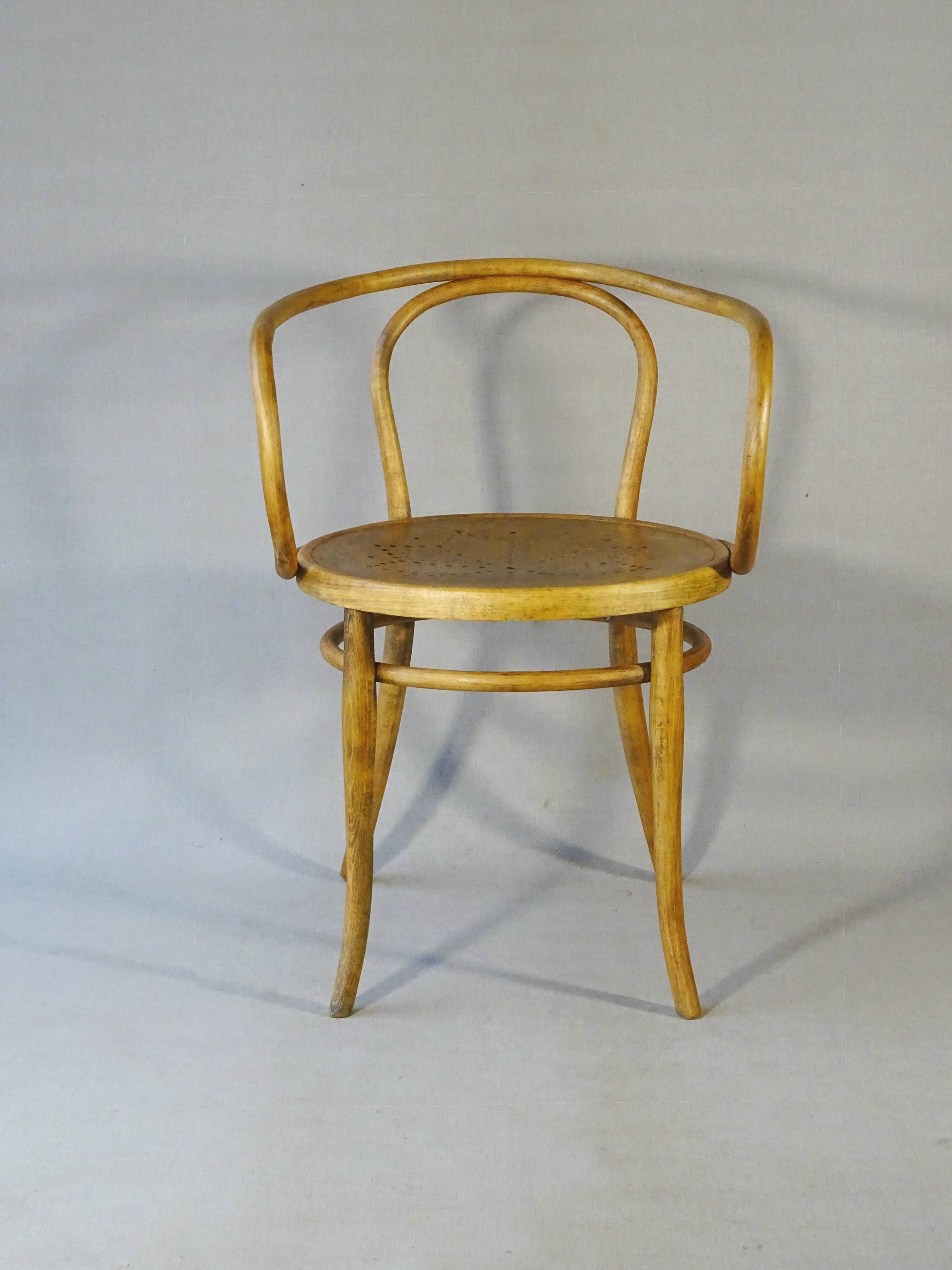 Fauteuil Thonet "Le Corbusier", vers 1905 assise bois à étoile