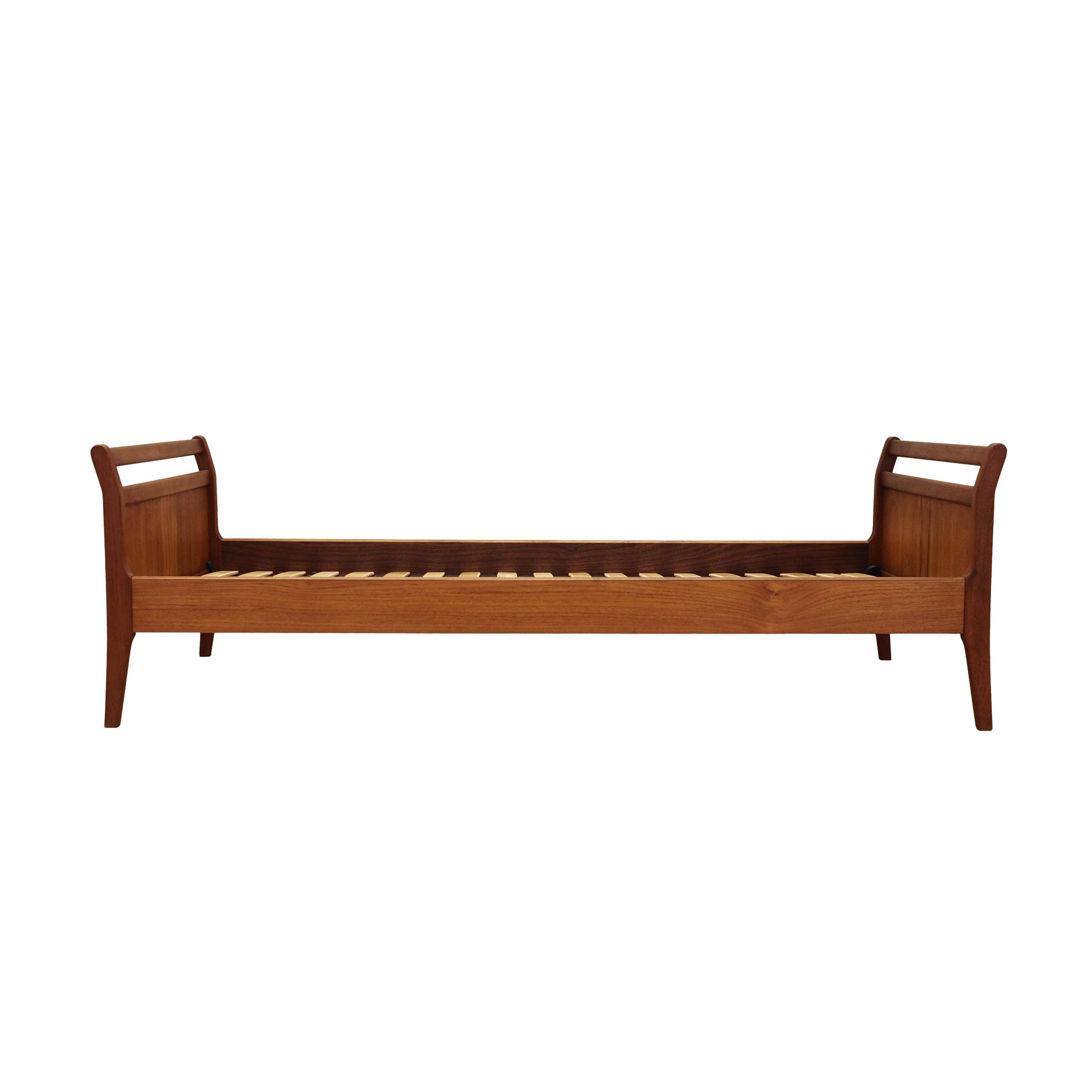Lit en teck, design danois, années 1970, production : Danemark