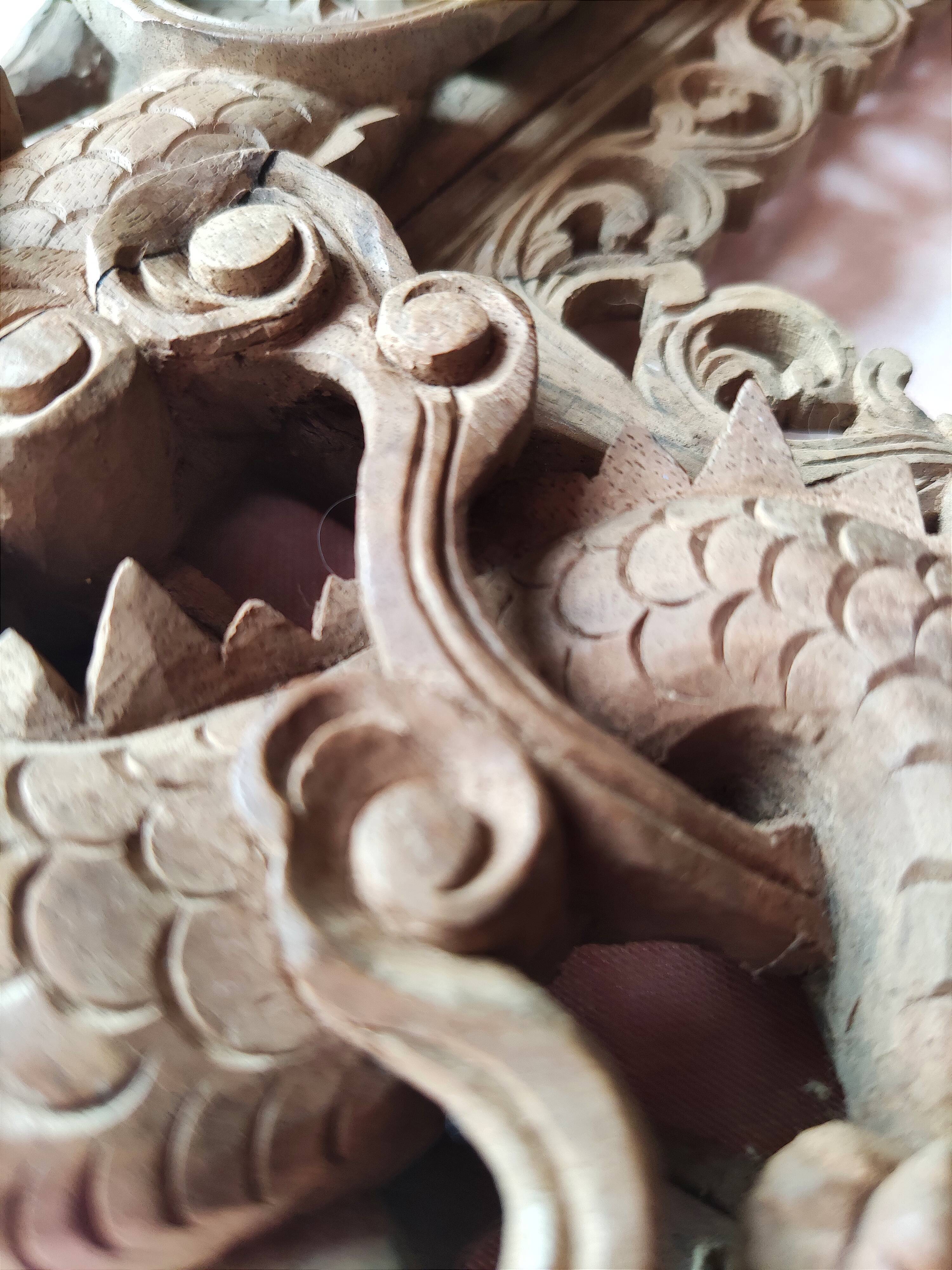 Frame - frame - carved wood - dragons holding the sacred pearl