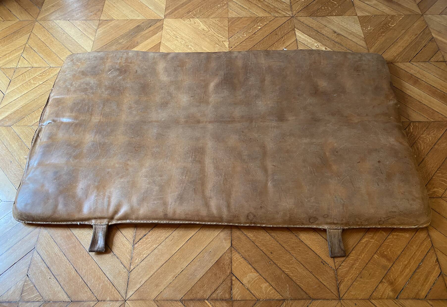 Vintage gym mat year 30 in leather