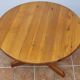 Table basse scandinave en pin massif piètement tripode style chalet suédois