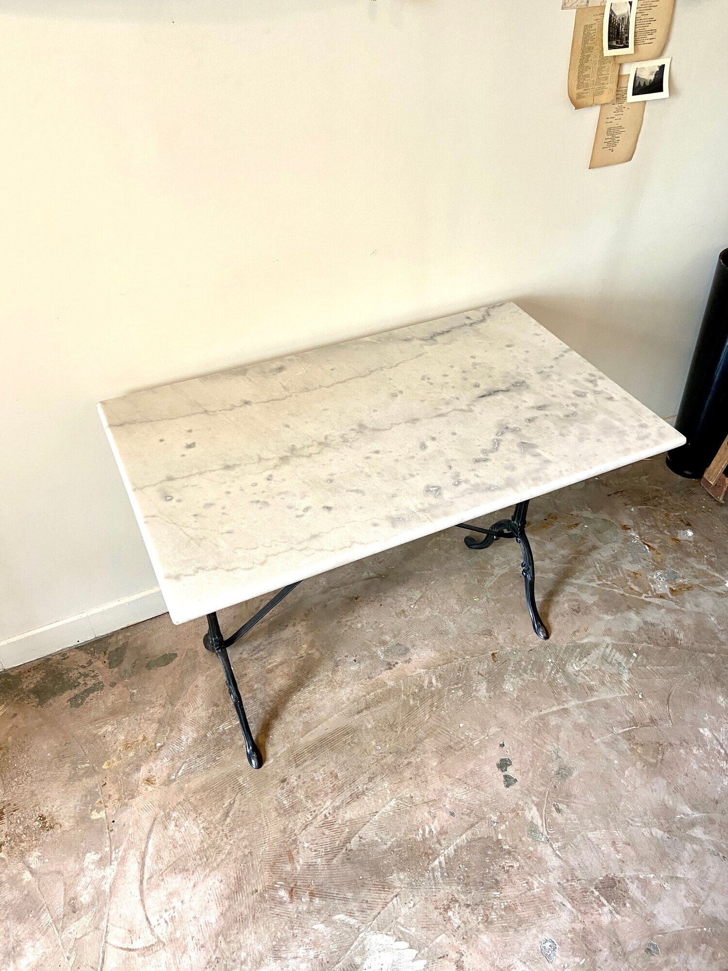 Bistro table in grey marble and cast iron