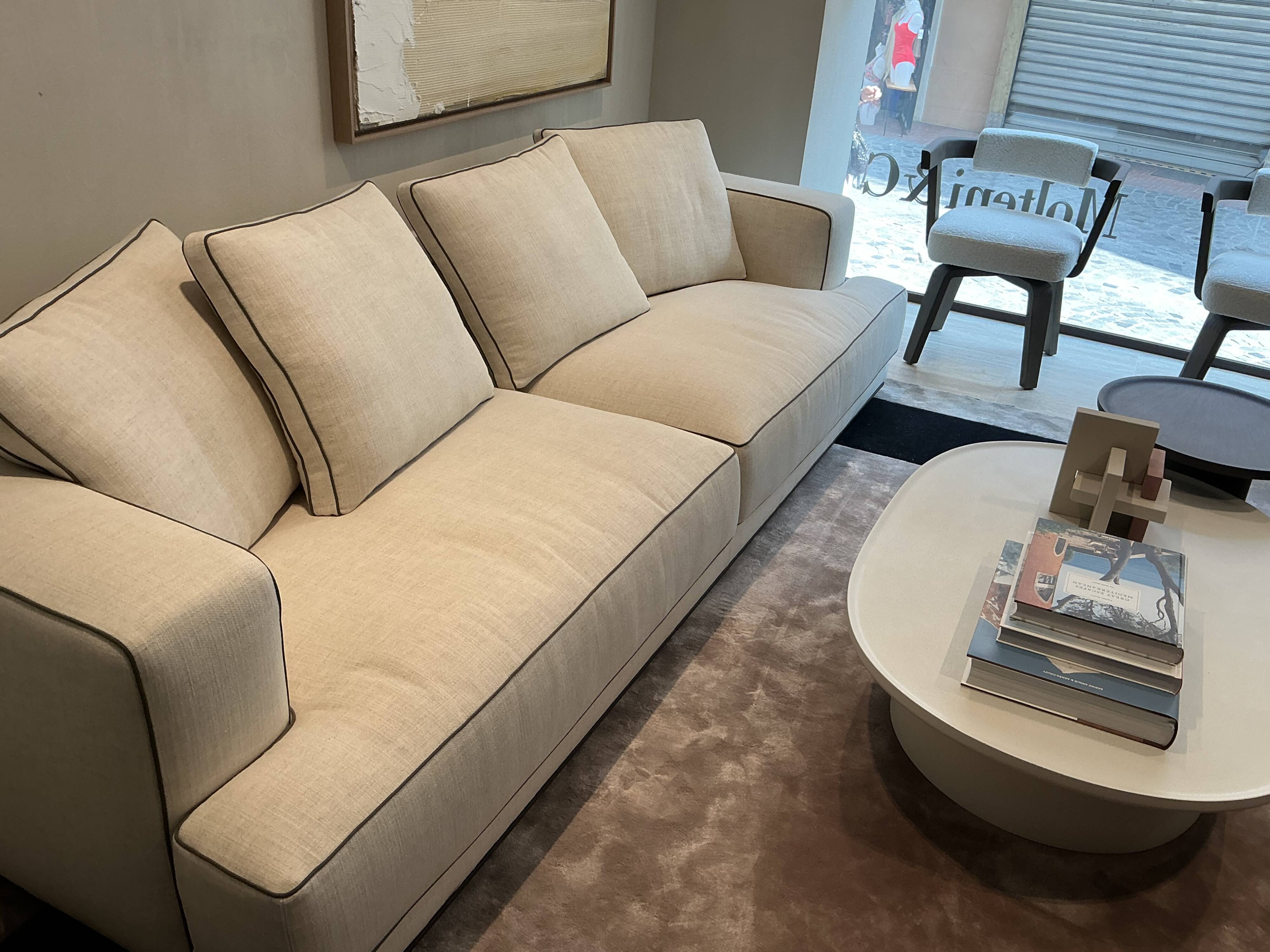 Augusto exhibition sofa from the Molteni brand