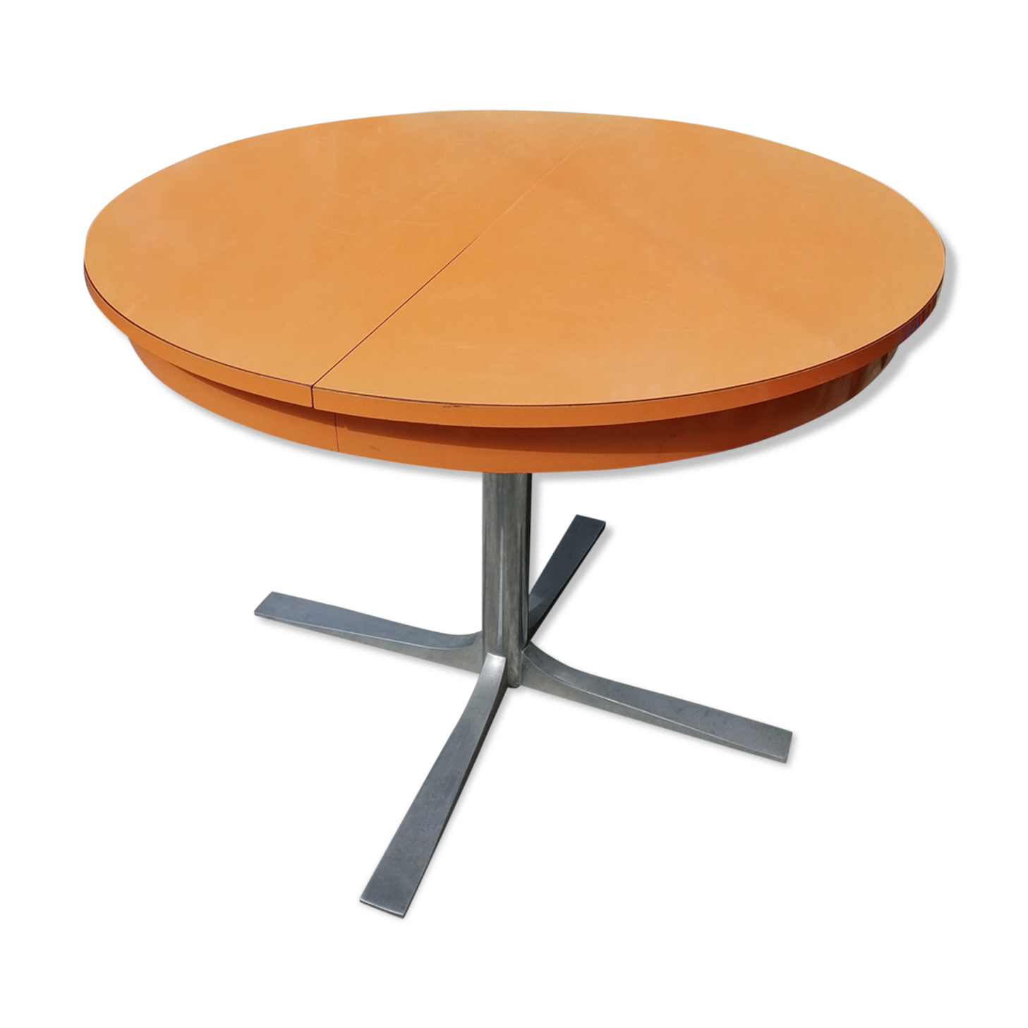 Formica roundtable
