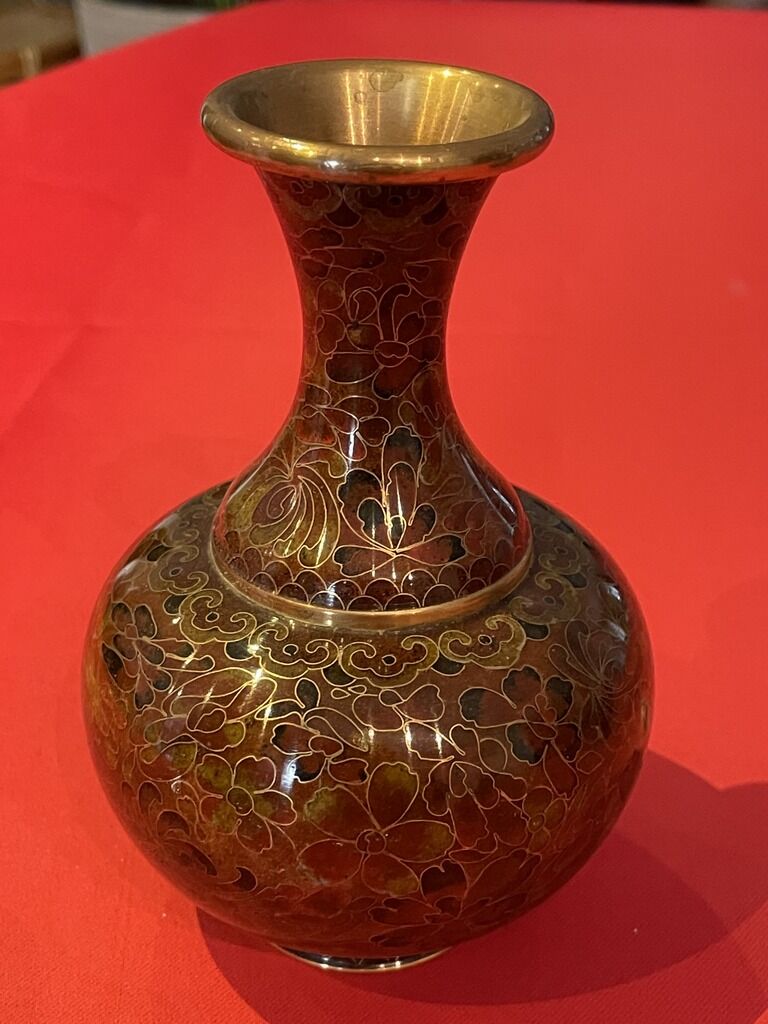 2 vases with floral decoration