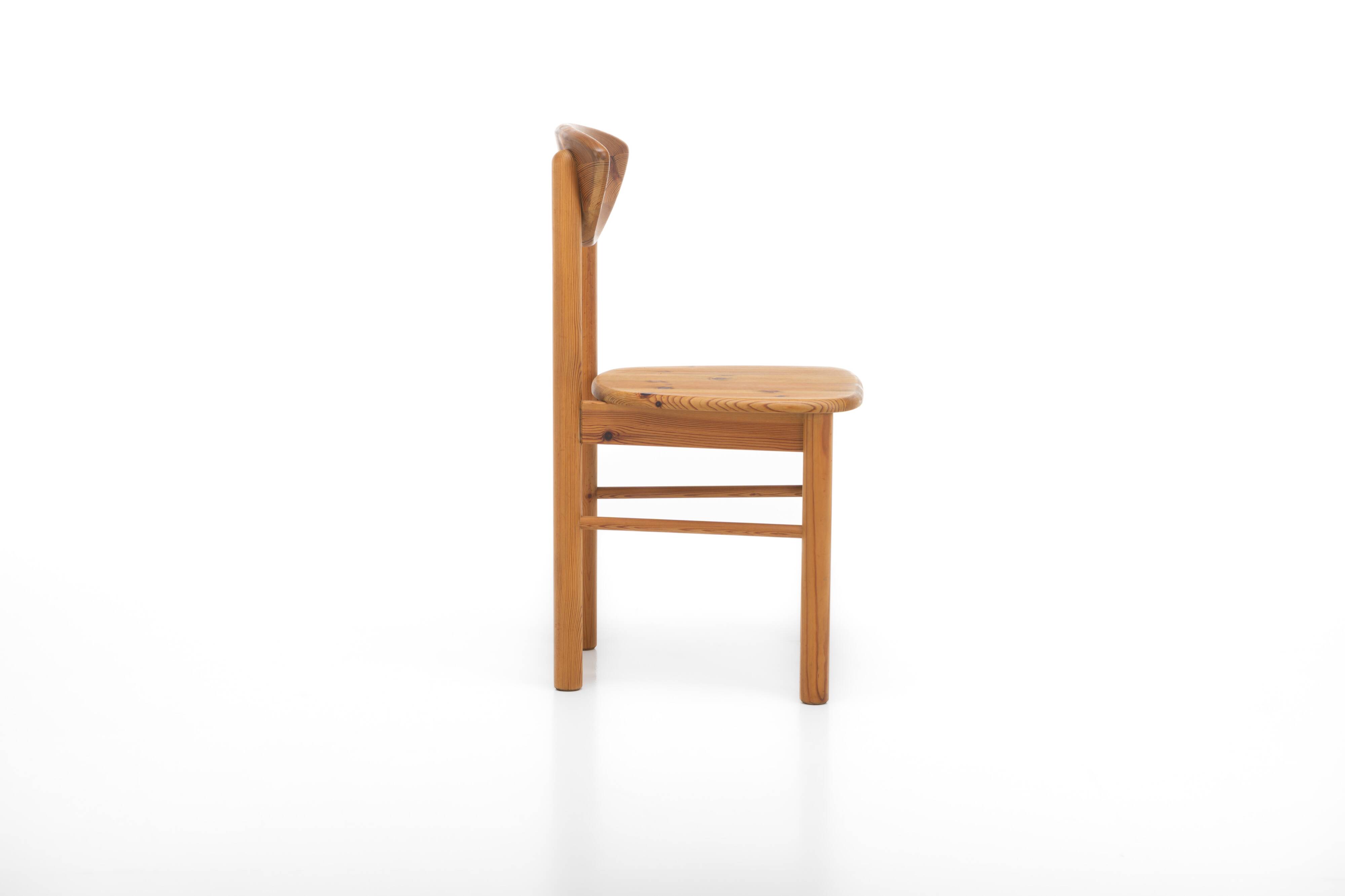 Suite de 6 chaises à repas vintage en pin
