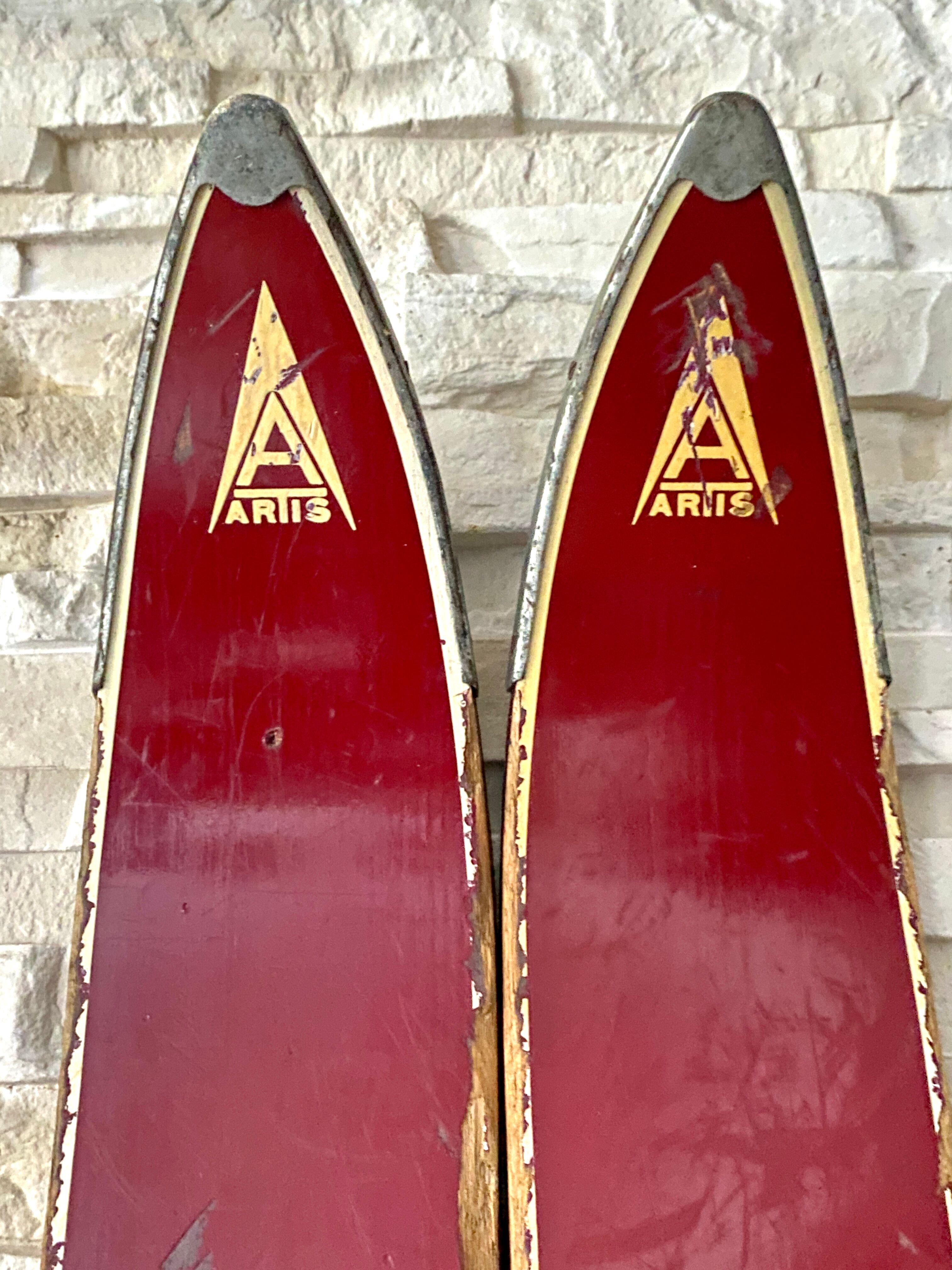 Paire de ski vintage en bois