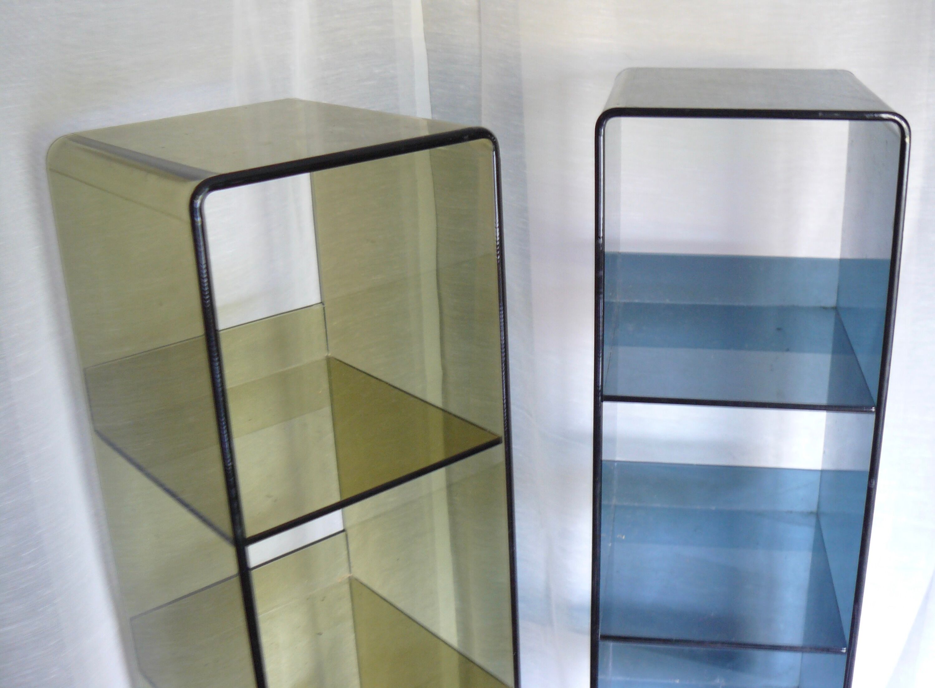 Pair of shelves in plexiglas 1980s