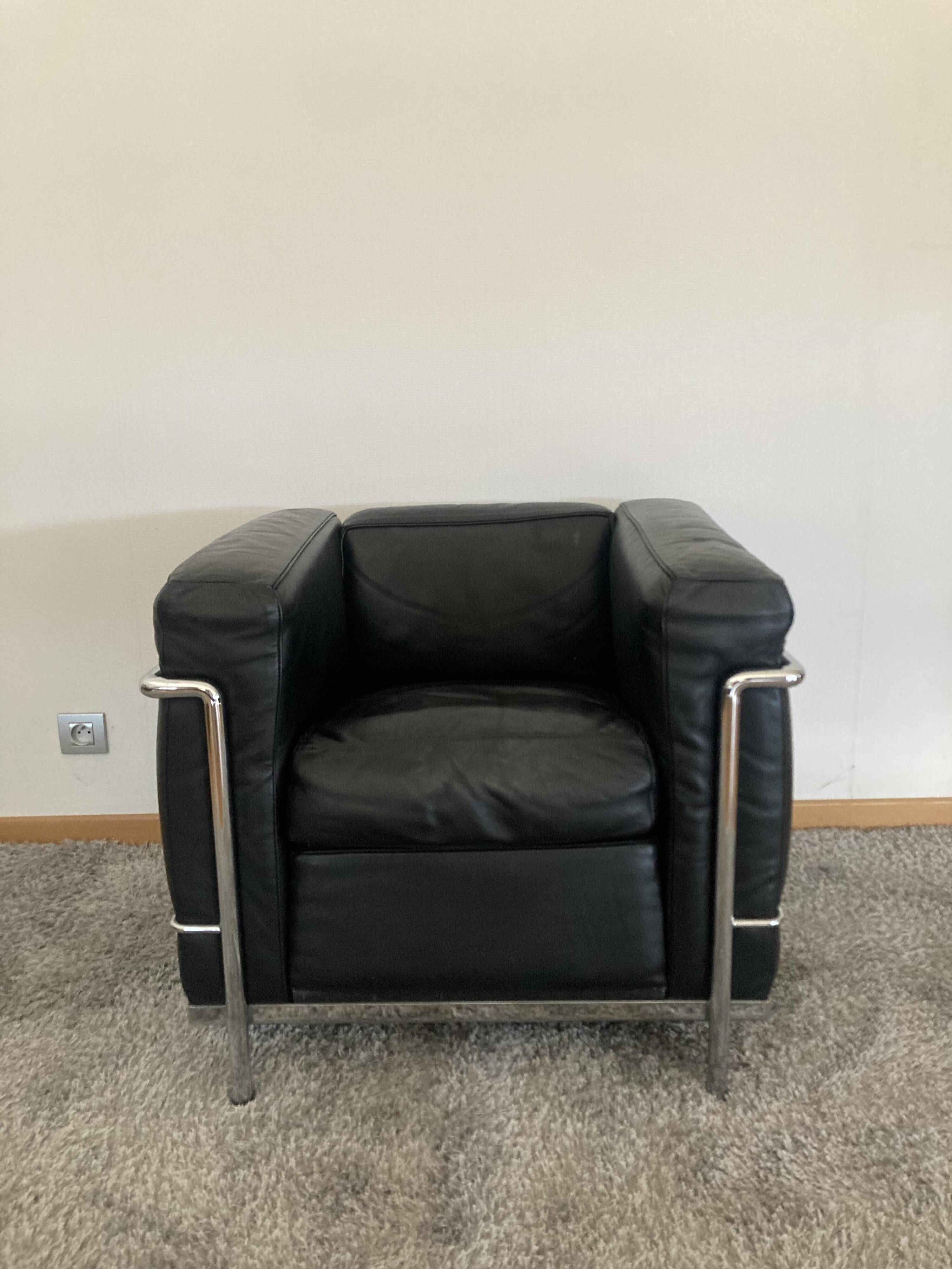 Le Corbusier LC2 armchair in black leather