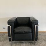 Fauteuil lc2 le corbusier en cuir noir