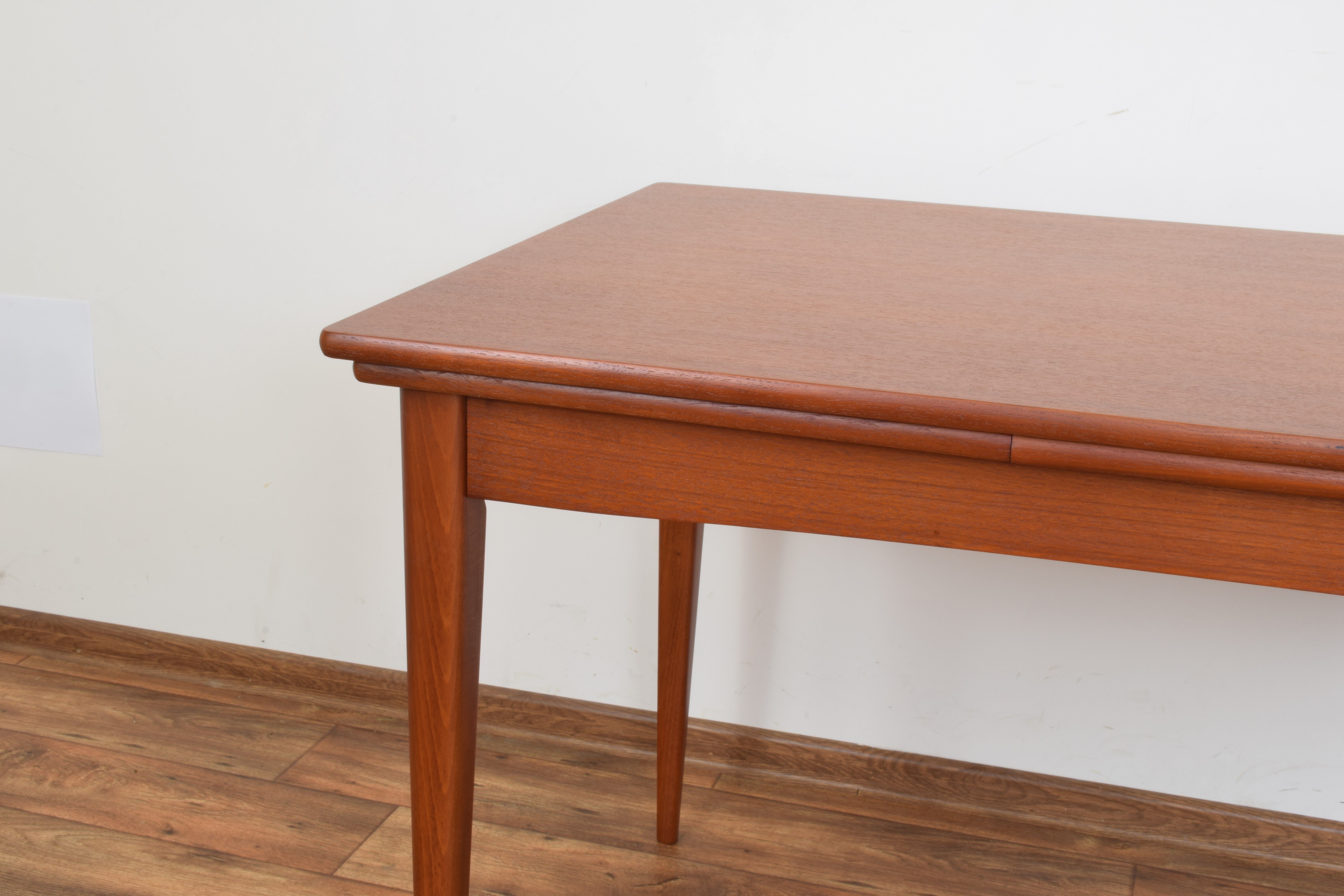 Extendable dining table from Friedrich A.