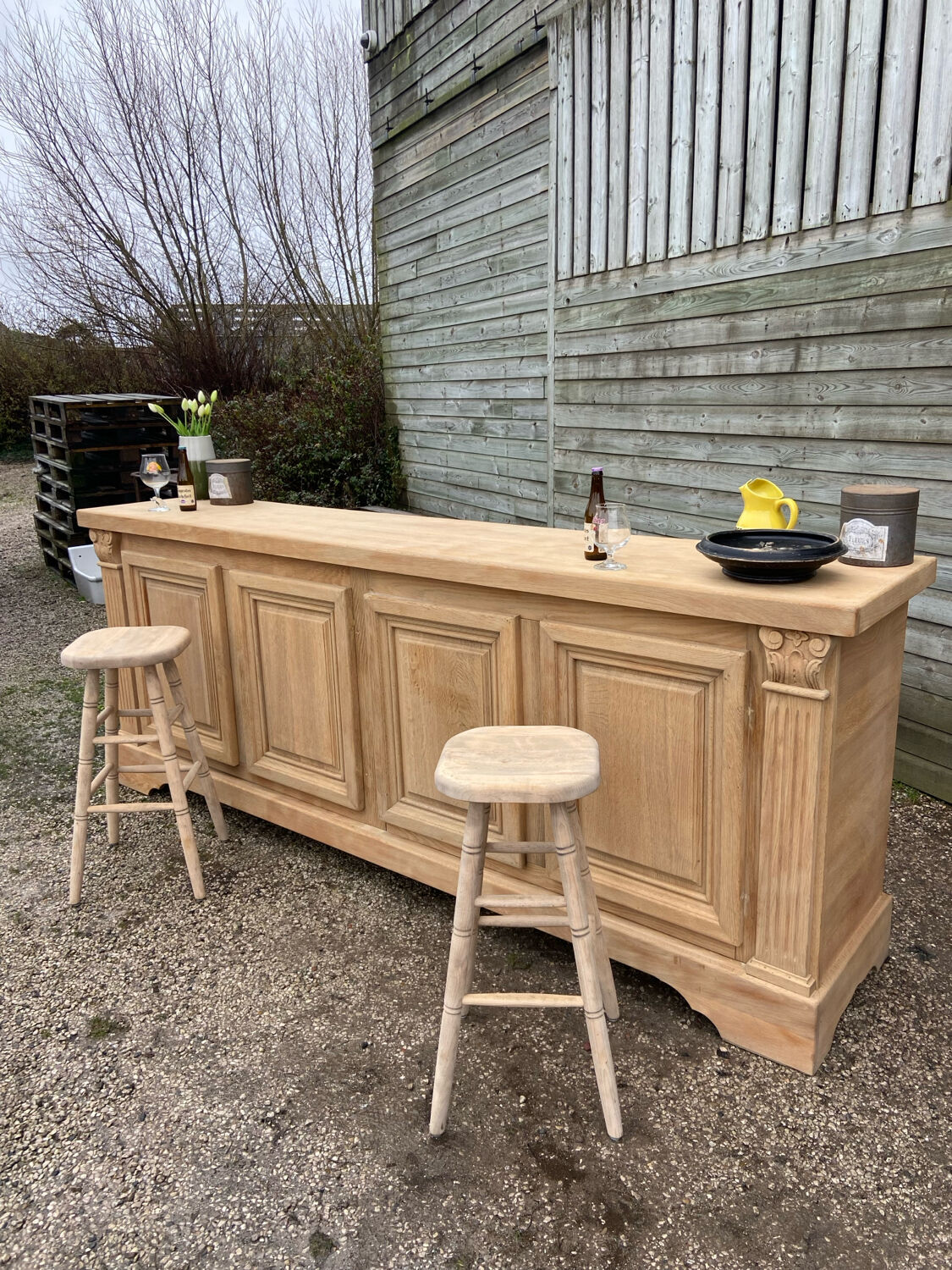 Bar / counter in raw wood