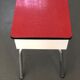 Tabouret coffre formica rouge