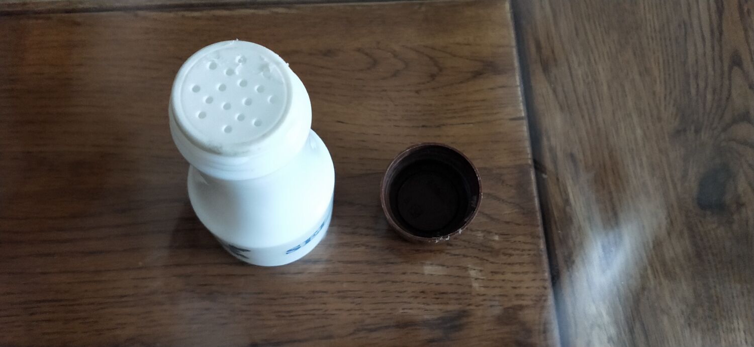 Mobil opaline salt shaker