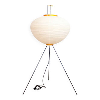 AKARI 10A floor lamp by Isamu Noguchi