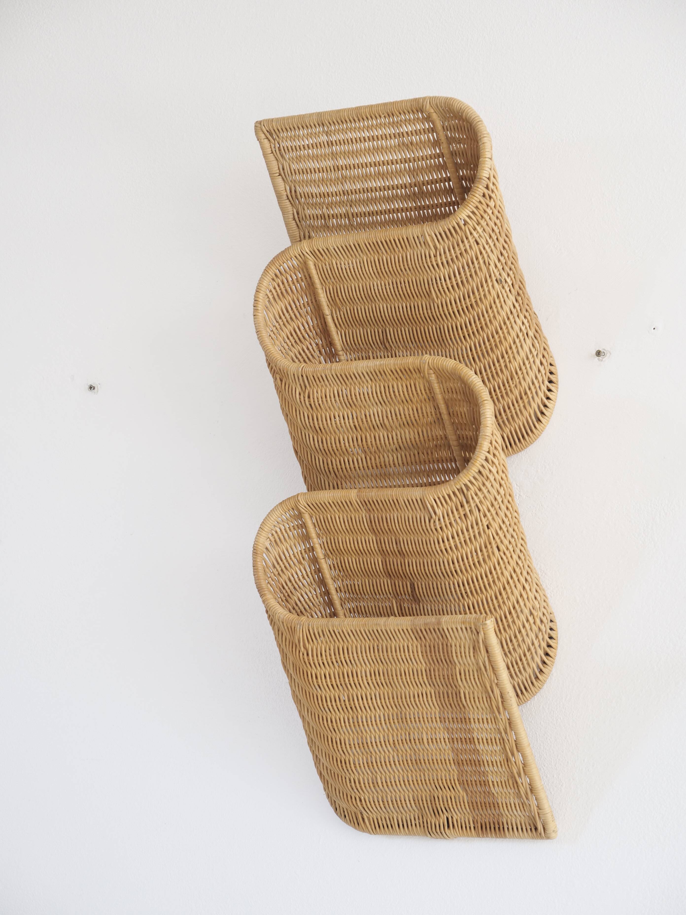 rattan wave wall-mounted magazine holder