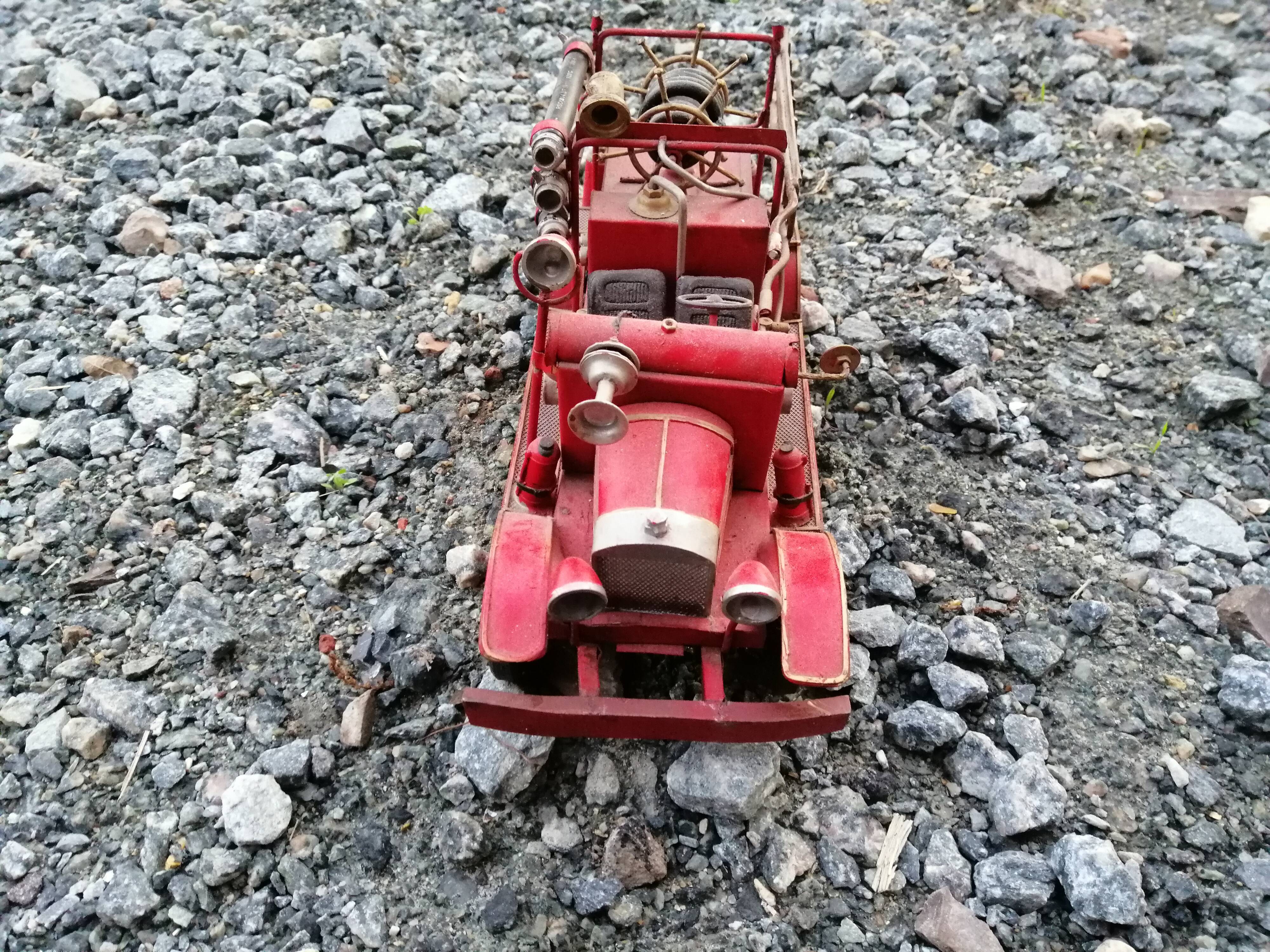American fire truck from 1930 in sheet steel with all its water lance accessories,