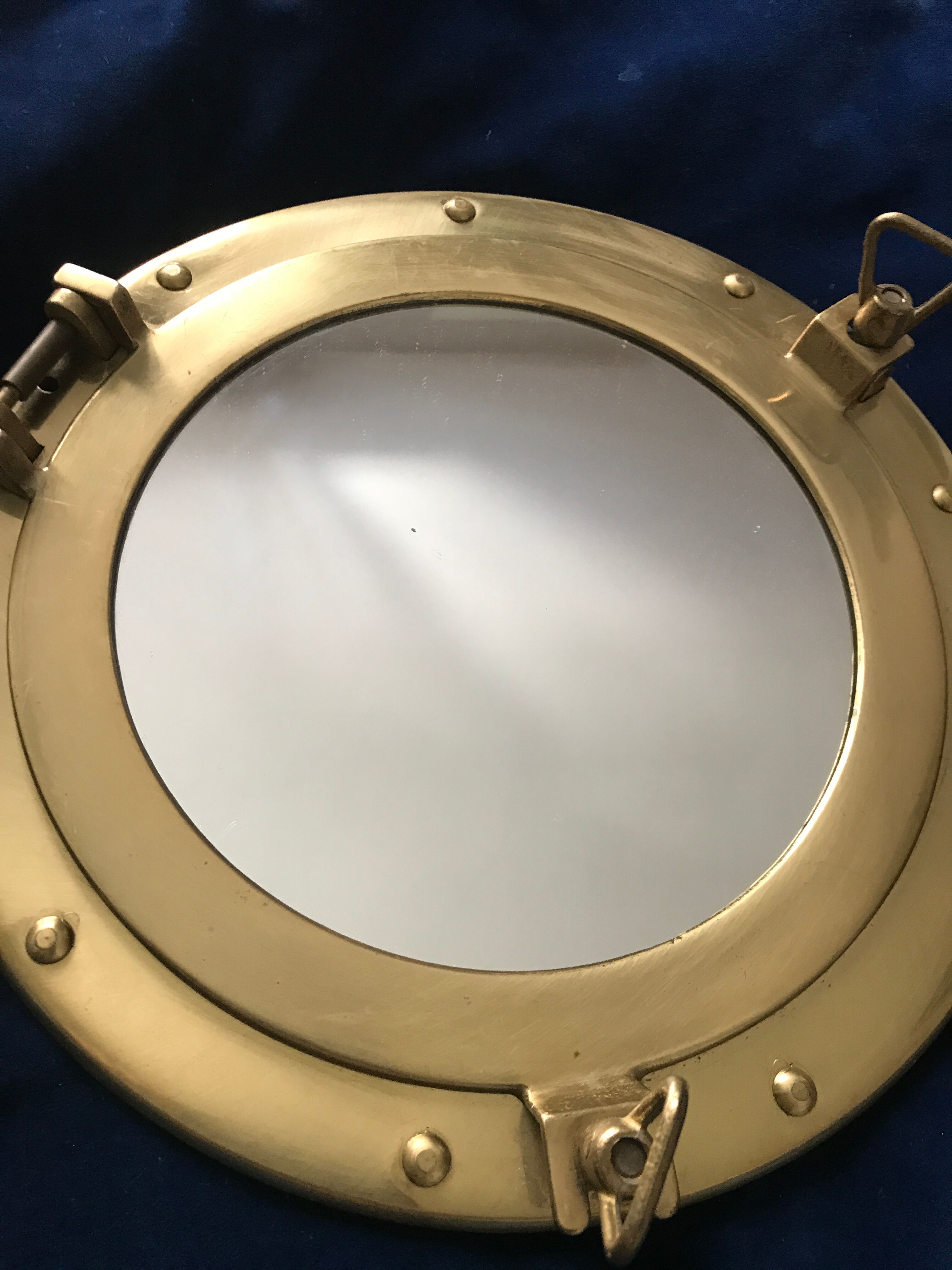 Porthole mirror