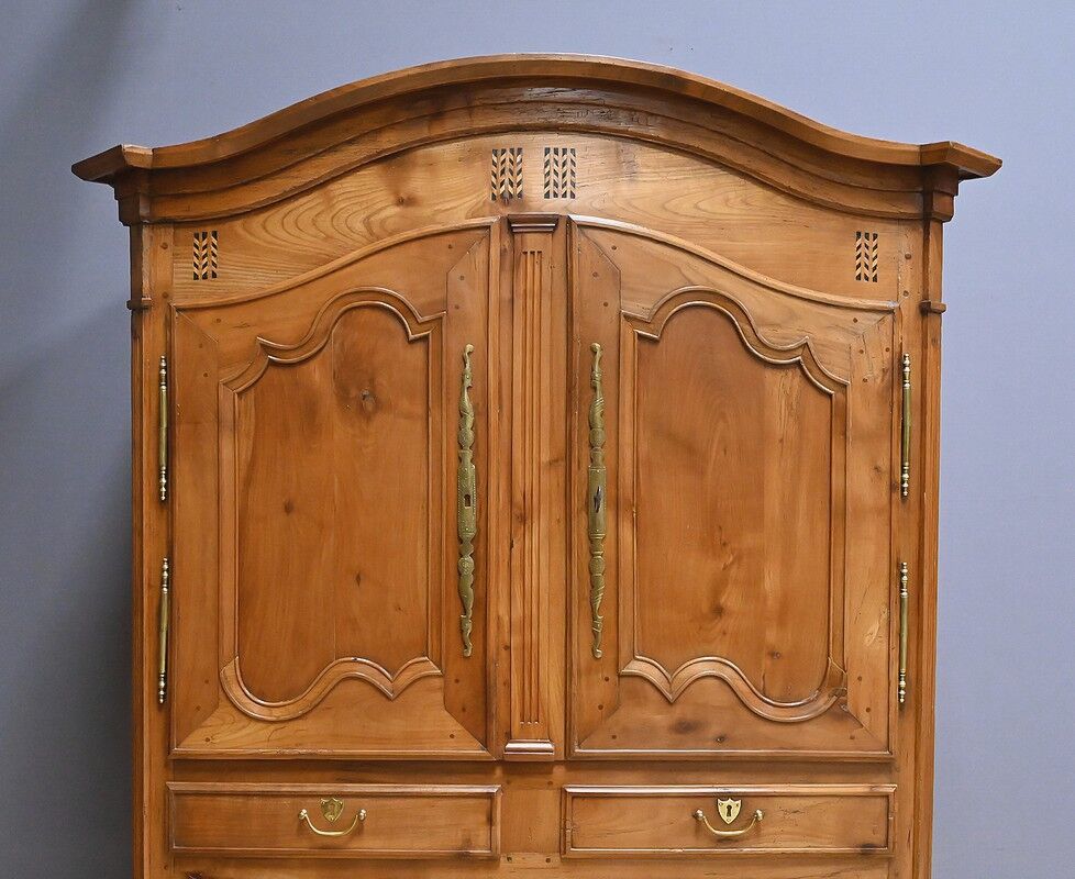 4-door cherry wood cabinet, regional work, Louis XV style – first part of the 19th century