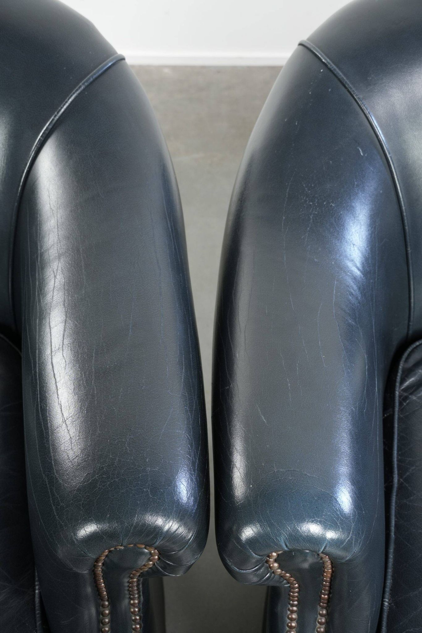 Set of dark blue cow leather club armchairs with a unique design